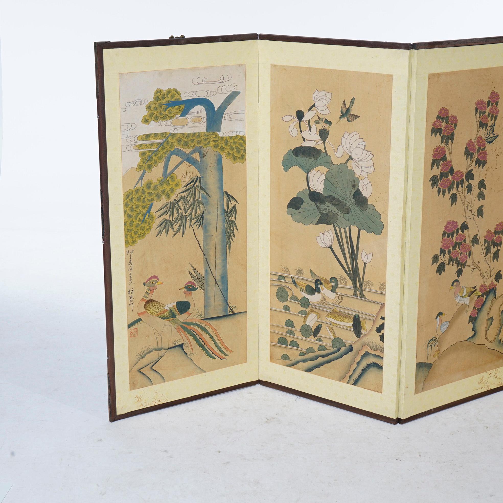 Chinoiserie Decorated Four Panel Paper Over Wood Table Top Screen, 20th C In Good Condition In Big Flats, NY