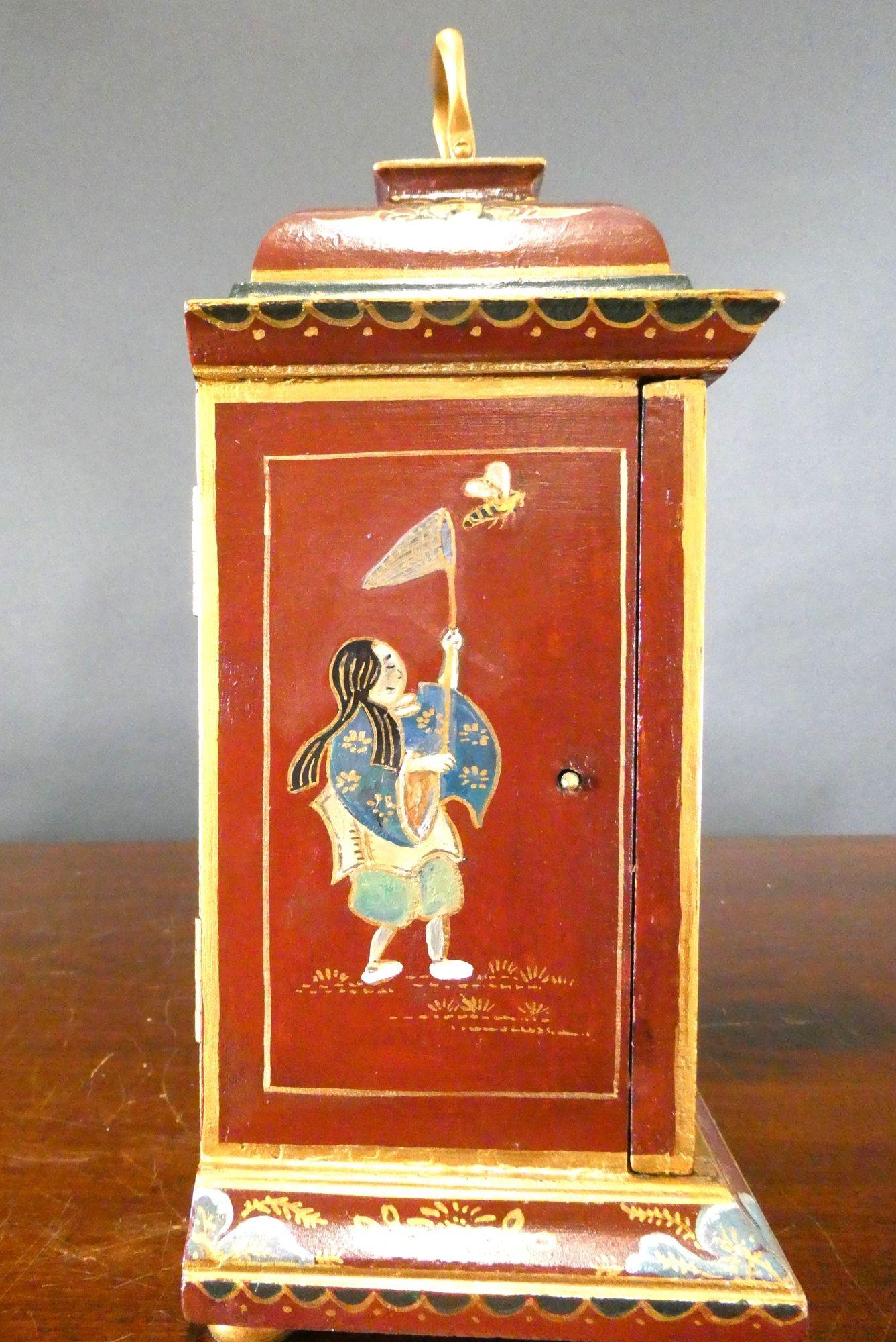 Pendule de cheminée décorée de chinoiseries par Astral, Coventry en vente 1