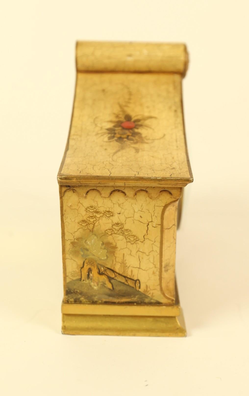 Chinoiserie decorated Mantel clock circa 1930s In Good Condition For Sale In Dereham, GB