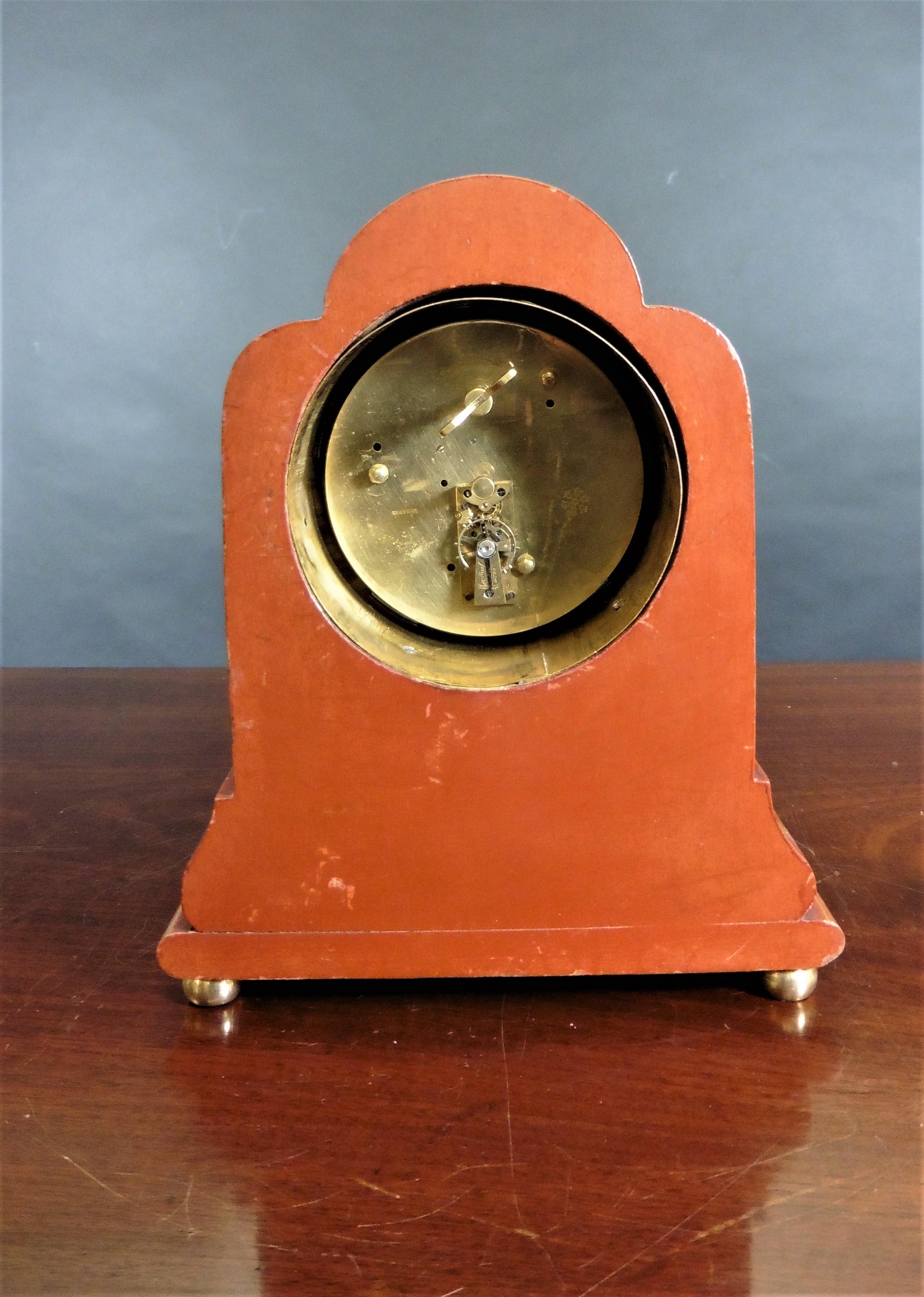Pendule de cheminée décorée de chinoiseries Bon état - En vente à Norwich, GB
