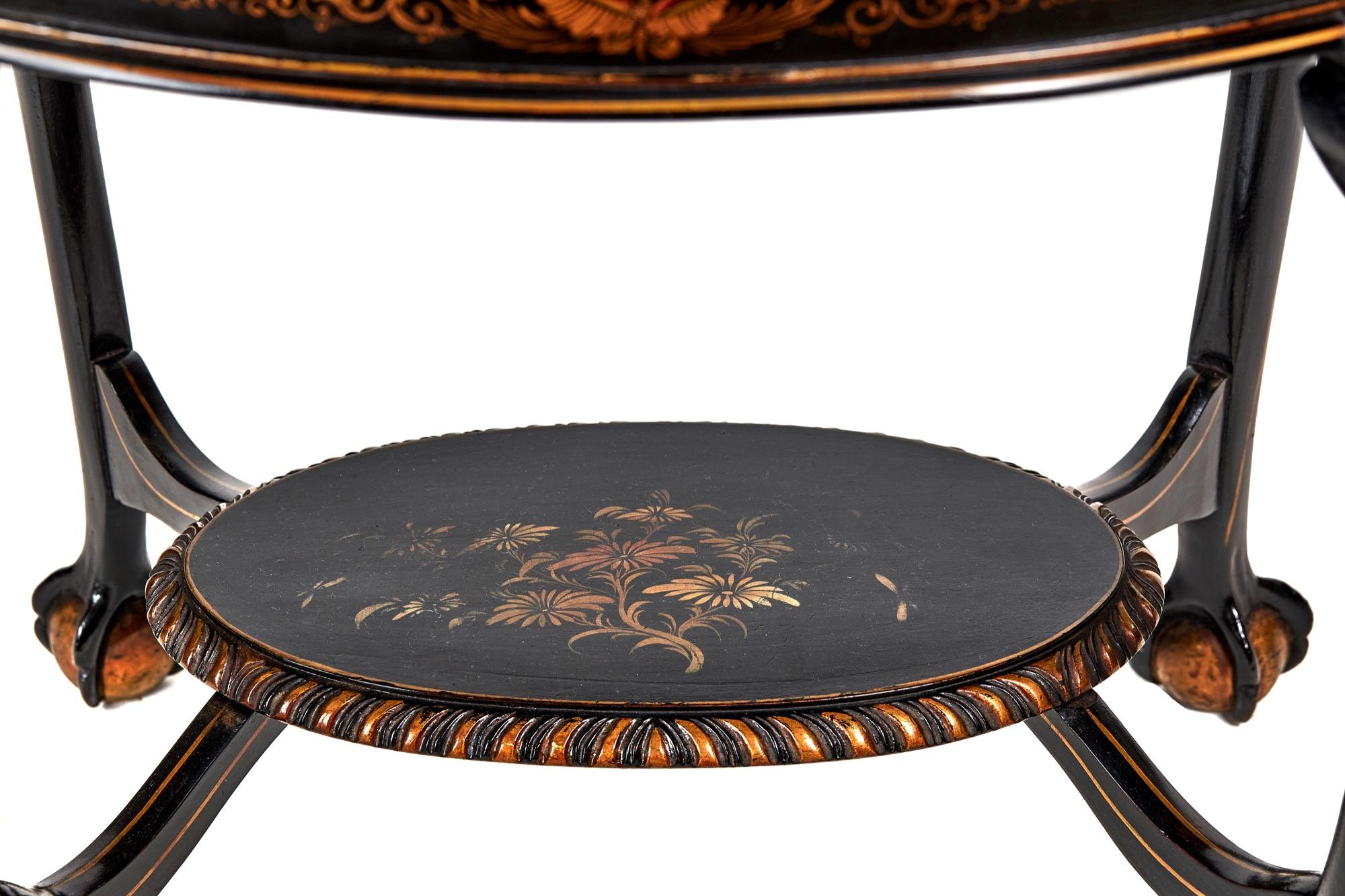 Chinesischer verzierter ovaler 2-stöckiger Tisch, um 1900 im Zustand „Gut“ im Angebot in Dereham, GB