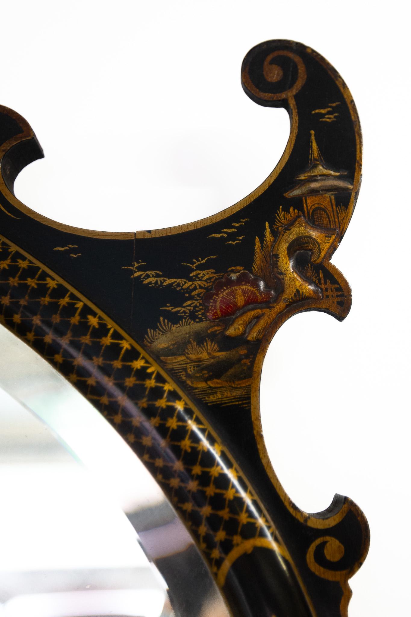 Chinoiserie decorated oval wall mirror 1930s In Good Condition For Sale In Dereham, GB