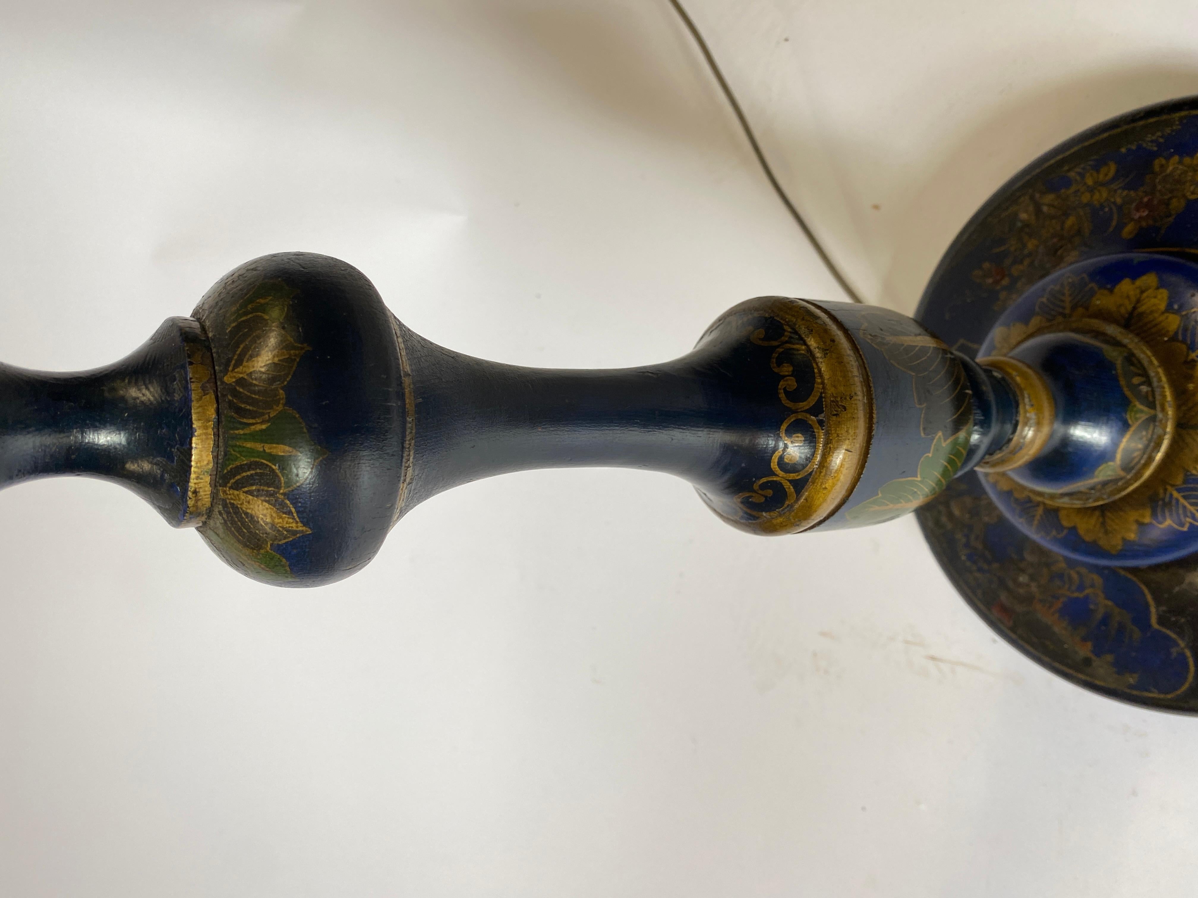 Metà XX secolo Lampada standard decorata a cineserie, circa anni '30 in vendita