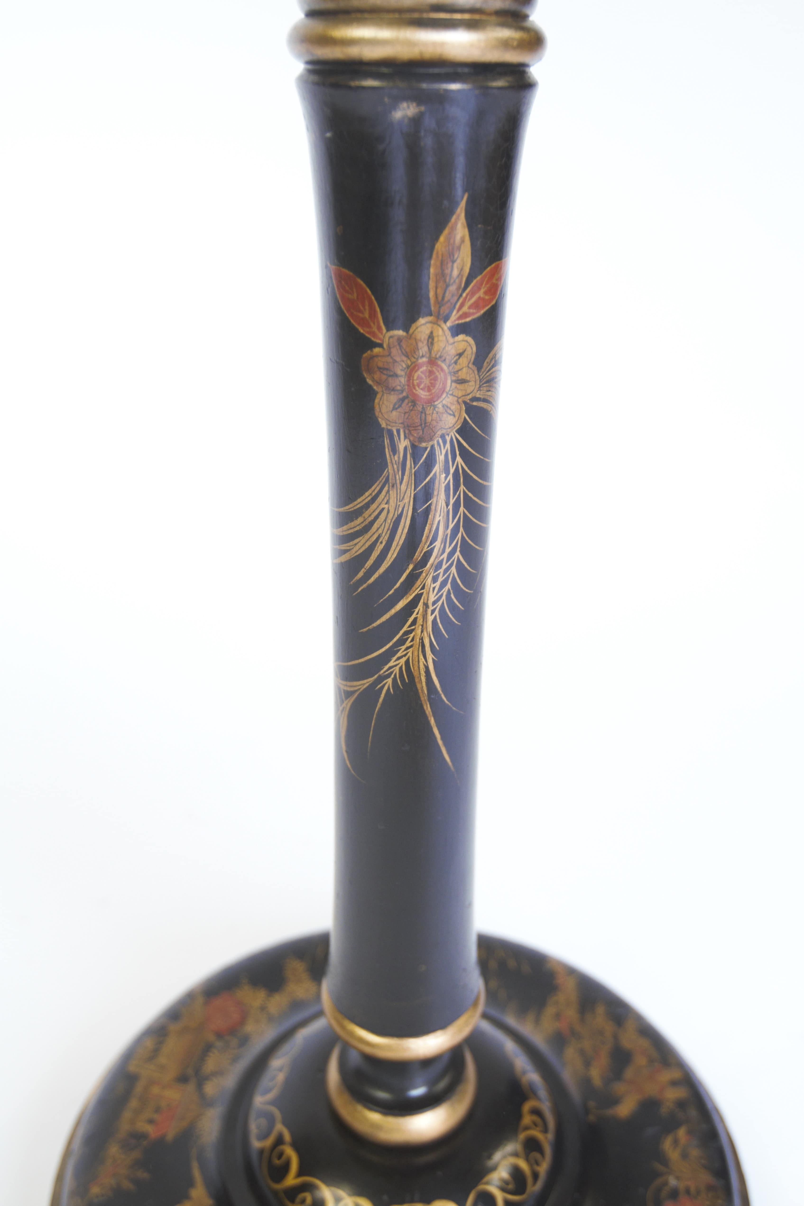Milieu du XXe siècle Lampe standard à décor de Chinoiserie circa 1930 [A] en vente
