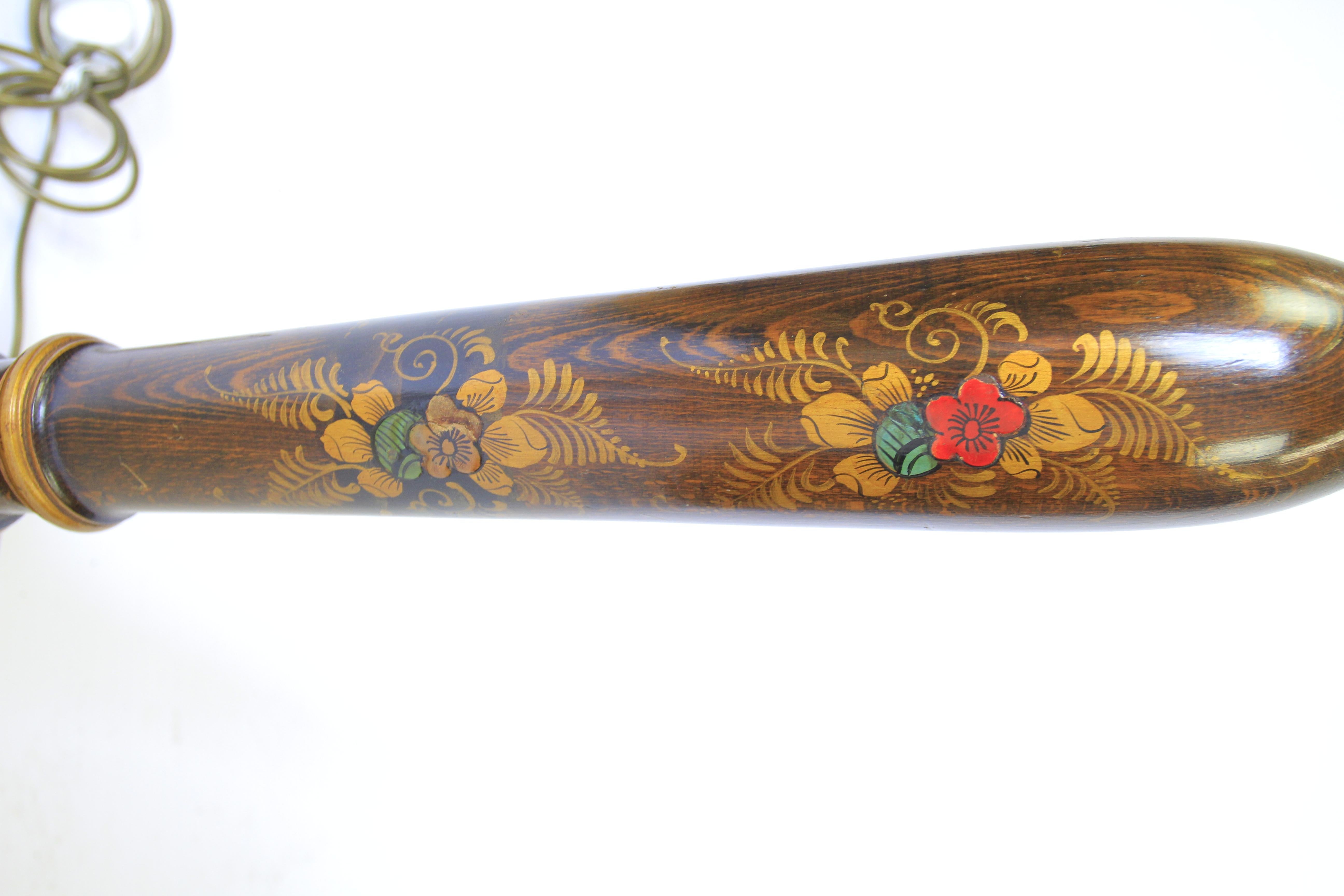 Chinoiserie Decorated Walnut Standard lamp circa 1930s For Sale 1