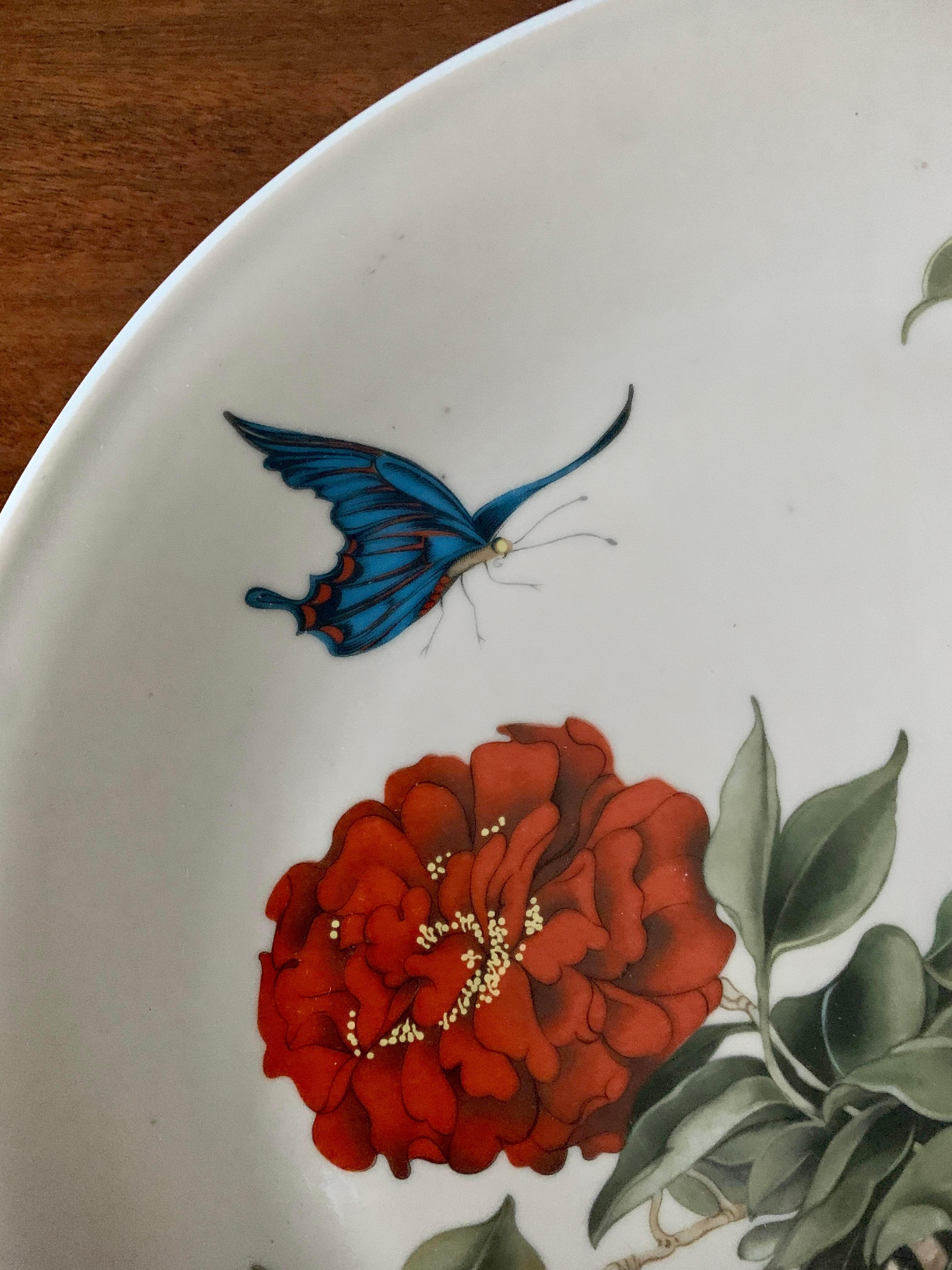 Chinoiserie Decorative Wall Plates, Pair For Sale 4