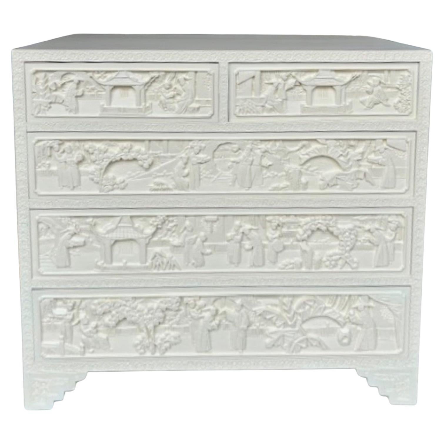 Commode Chinoiserie en finition laquée ivoire frais