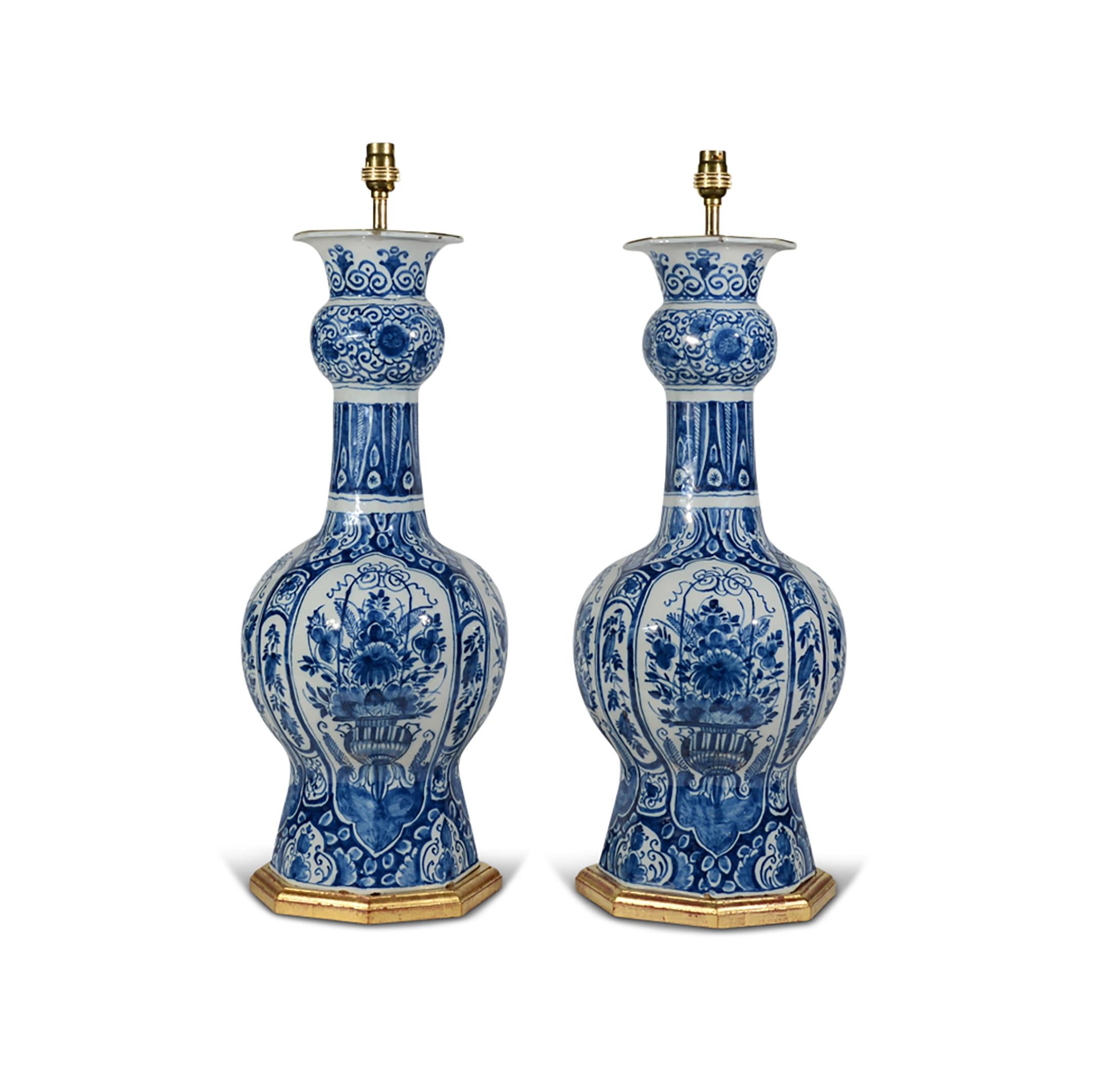 Chinoiserie Niederländisch Delft Blau und Weiß Paar Tischlampen, frühes 18. Jahrhundert im Angebot 2