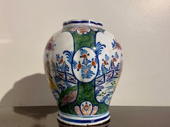 Pot à lobes en faïence polychrome de Delft de style Chinoiserie hollandaise, 18ème siècle, Hollande