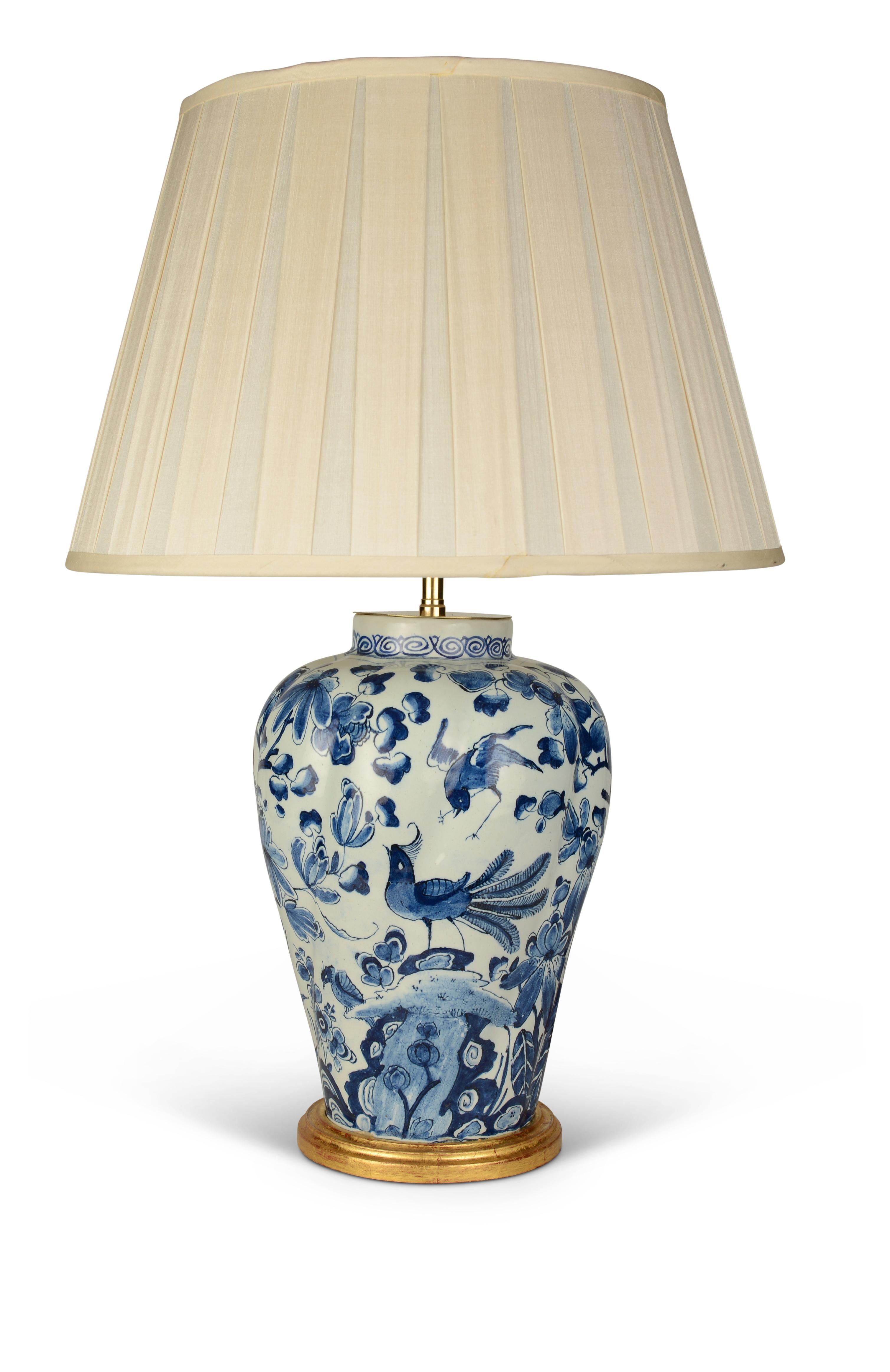 Lámpara de sobremesa policromada de Delft holandés Chinoiserie, principios del siglo XVIII Glaseado en venta