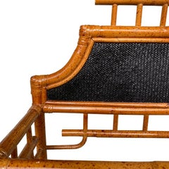 Paragüero con Motivo de Pagoda de Bambú Quemado y Mimbre de Chinoiserie Inglesa