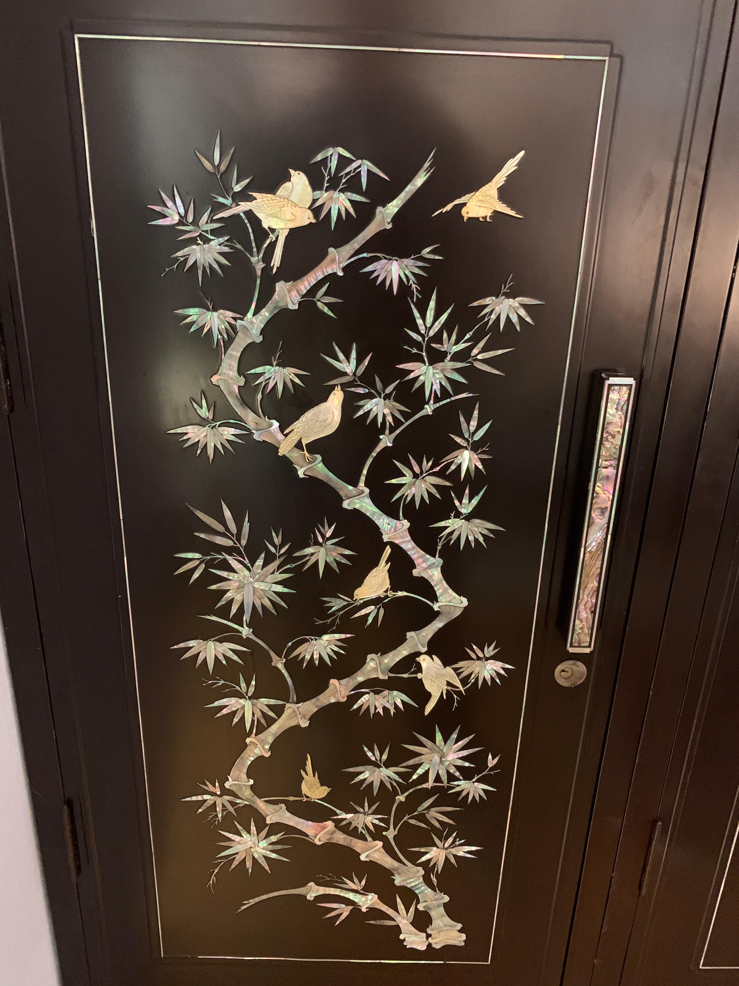 Chinoiserie Extra Large 3-Piece Mother of Pearl Wardrobe Cabinet Armoire In Good Condition In West Hartford, CT