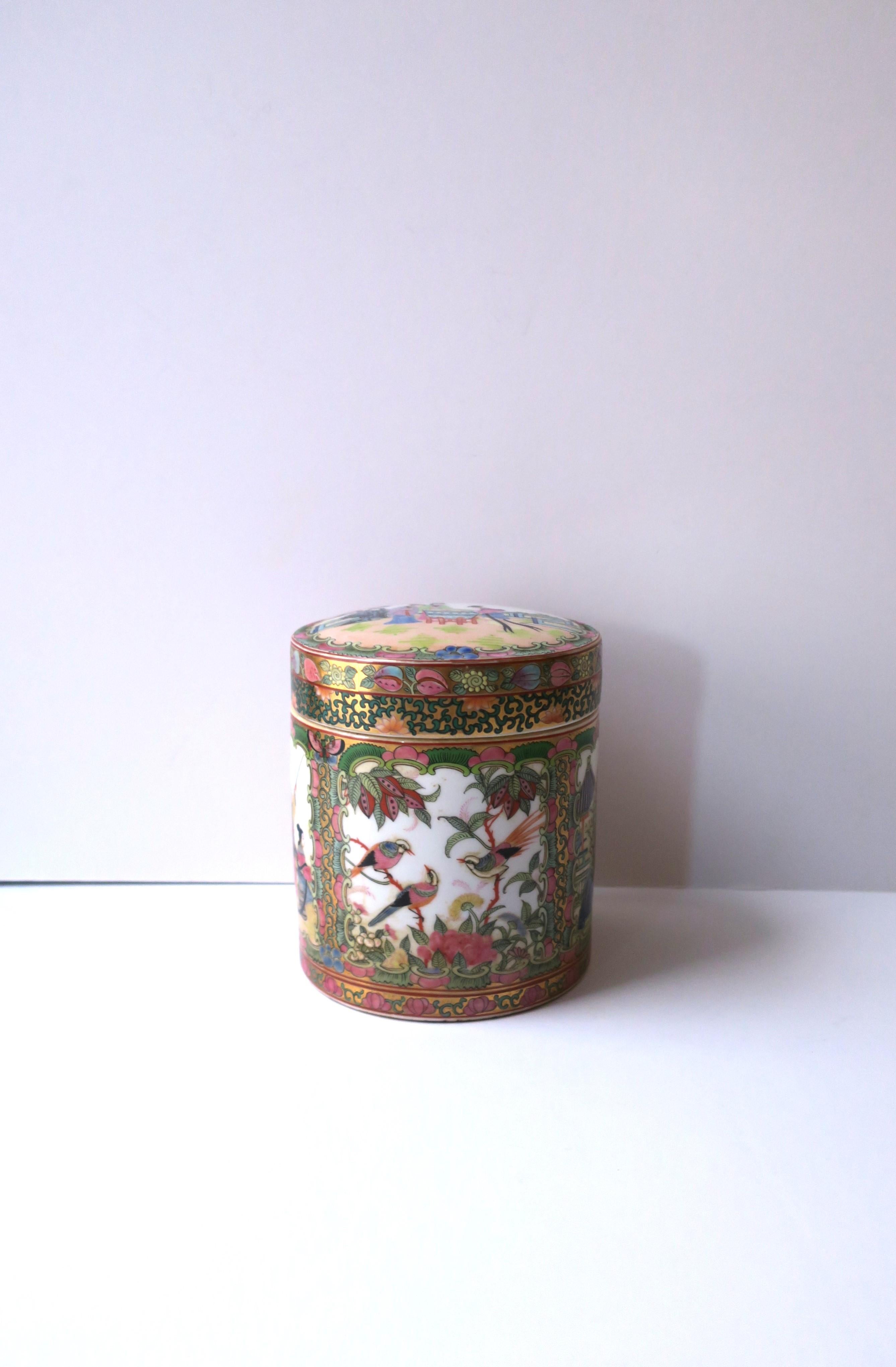 A beautiful vintage decorated Famille Rose ceramic decorative box, Chinese Export/Chinoiserie style, circa mid-20th century. Box and lid are beautiful decorated with figures and birds amidst flowers and leaves. Great as a standalone piece/decorative