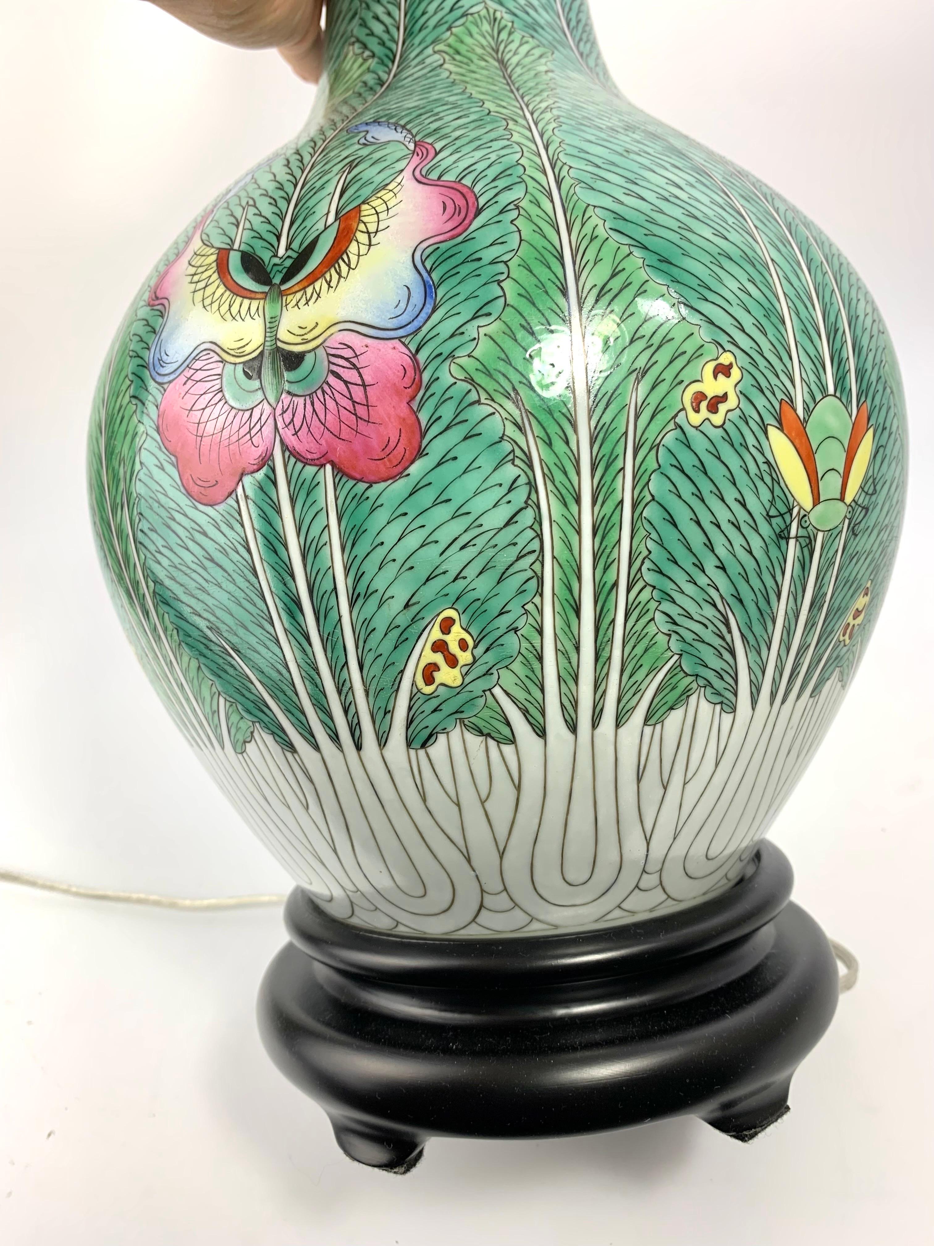 chinoiserie Famille Verte Green Bok Choy Butterfuly Ceramic Vase Table Lamp In Good Condition For Sale In Springfield, VA