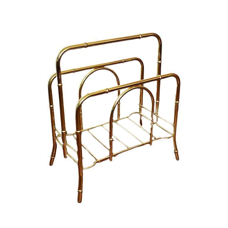 An eye-catching Hollywood Regency bamboo magazine rack. Perfect for storing magazines or treasured books. This beauty could go with Mid-Century Modern, Chinoiserie, or Hollywood Regency decor. 

Dimensions:
14
