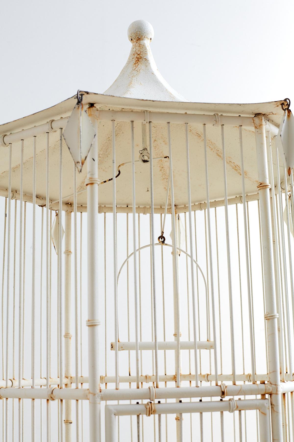 Standender Vogelkäfig aus Kunstbambus in Pagodenform aus der Chinoiserie im Angebot 7