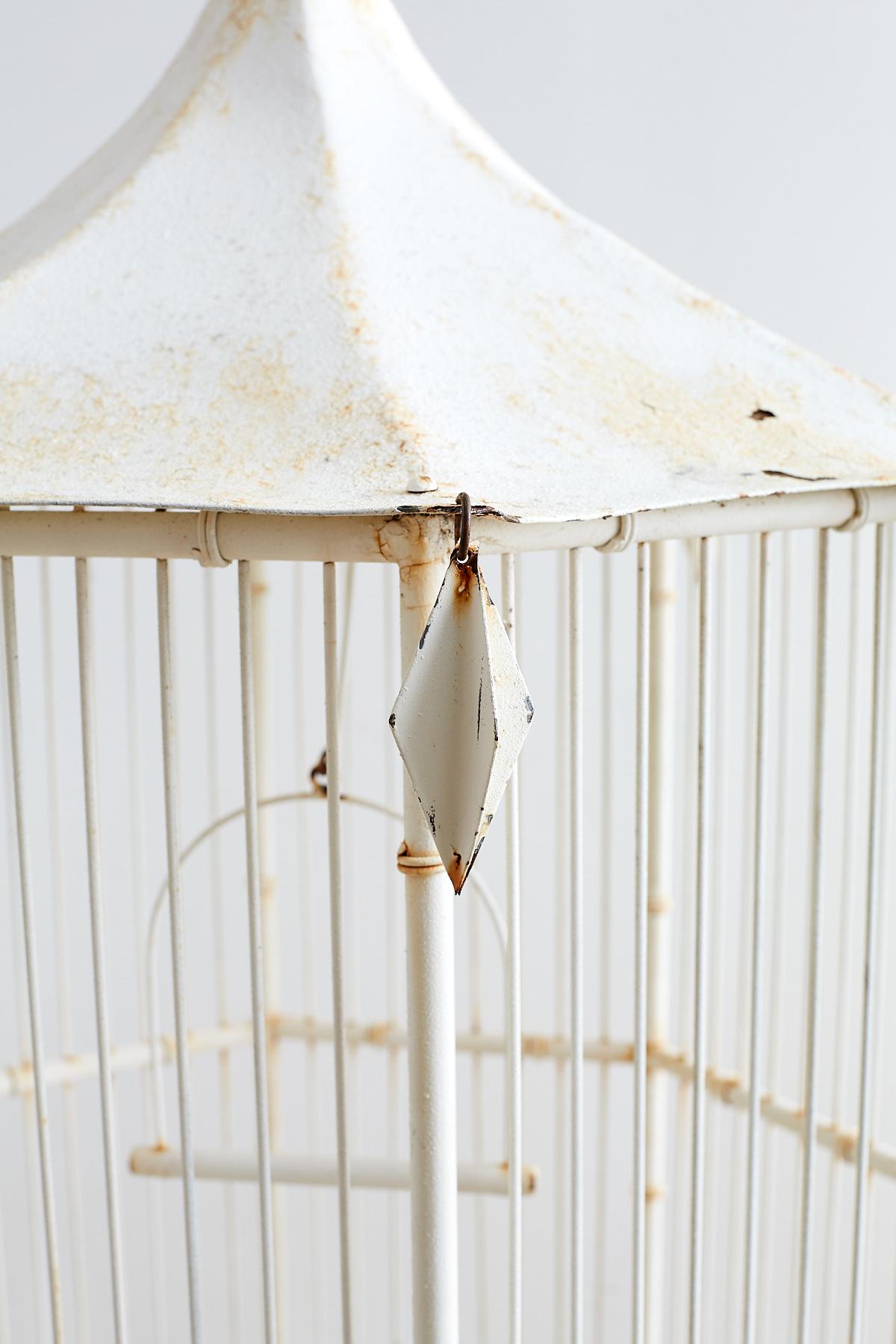 Standender Vogelkäfig aus Kunstbambus in Pagodenform aus der Chinoiserie (Handgefertigt) im Angebot