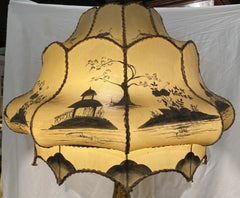 Chinoiserie Stehlampe mit Tischfuß und leinenbemaltem Schirm