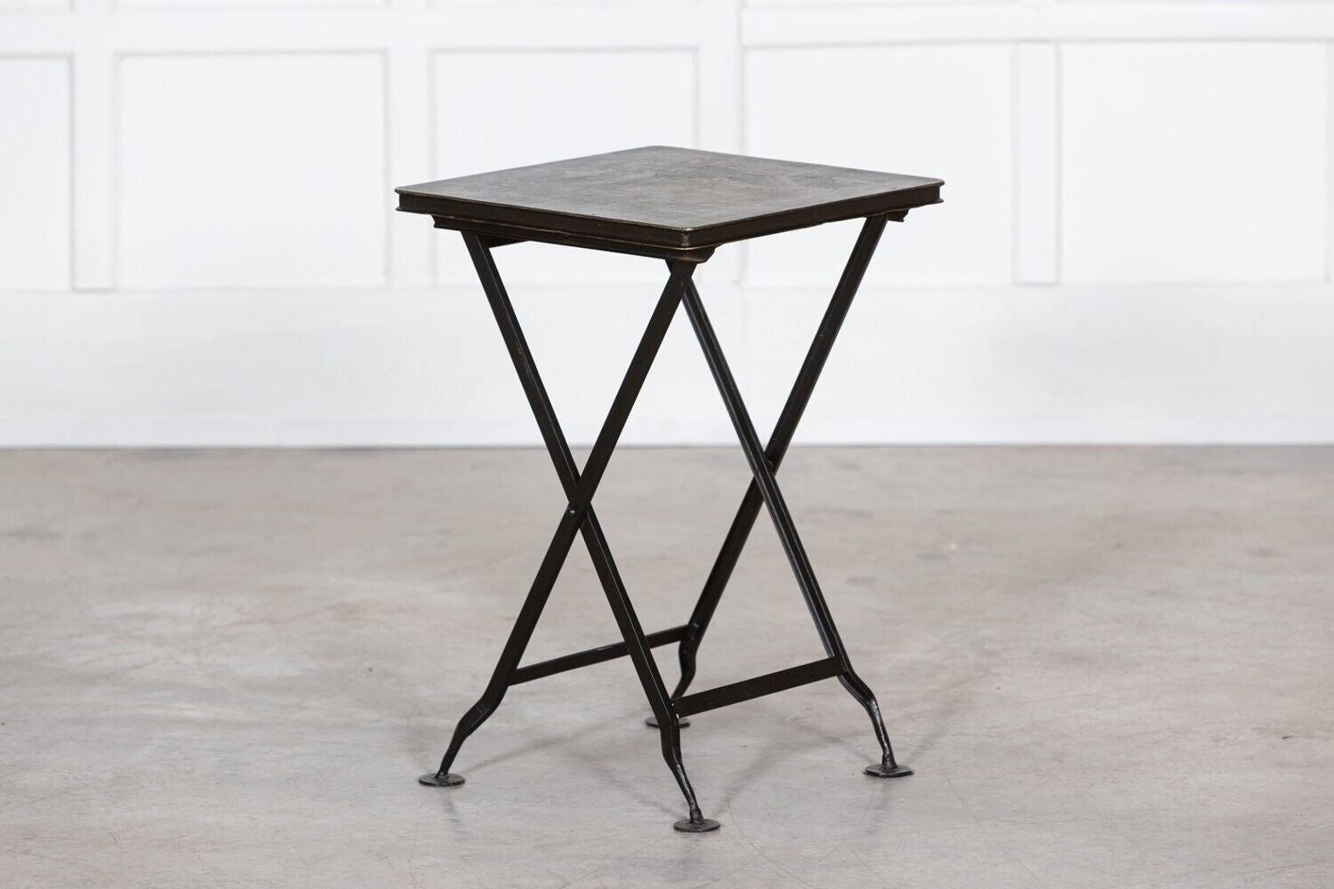 Mesa auxiliar plegable de hierro Chinoiserie