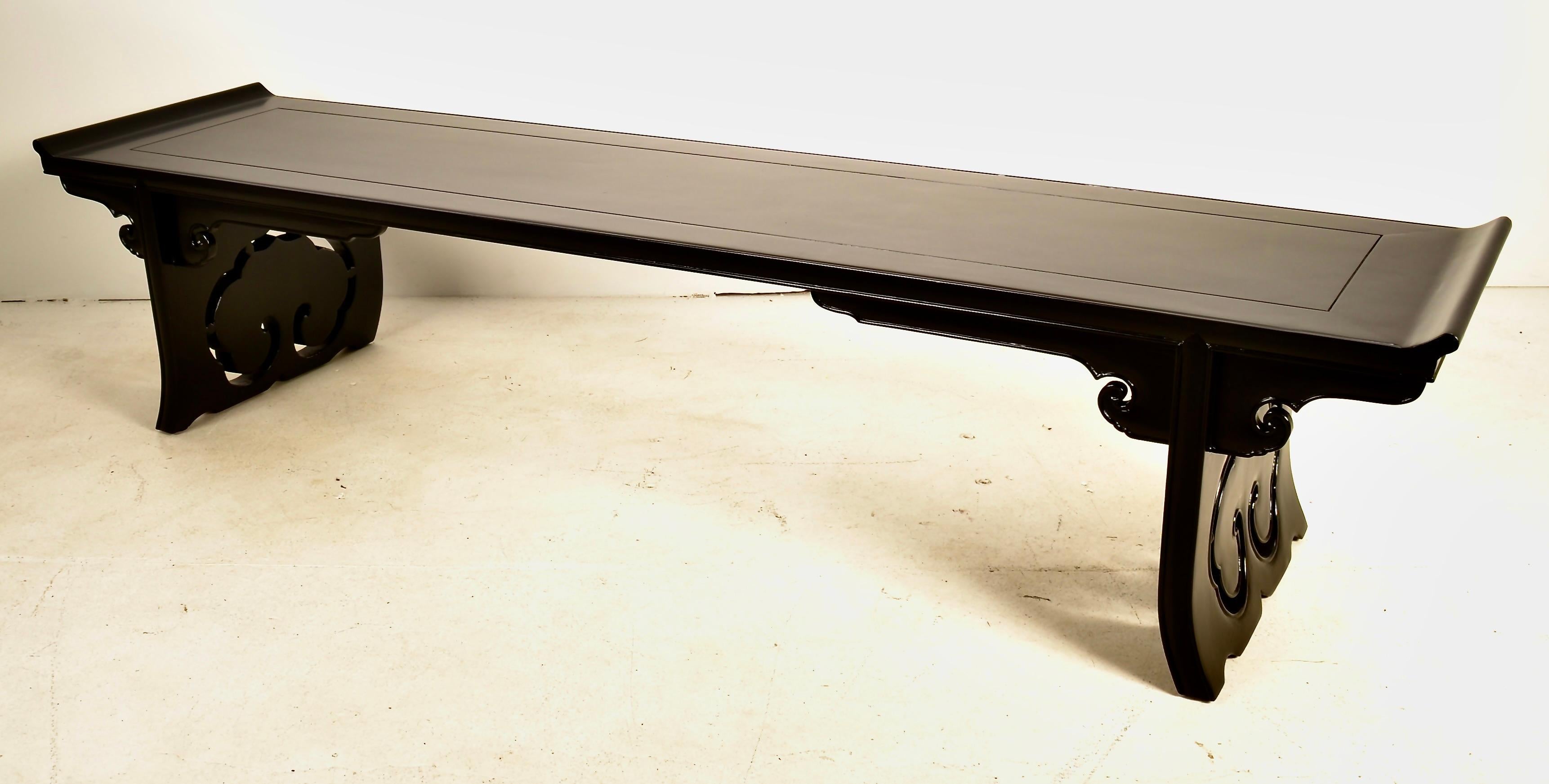Américain Banc Chinoiserie Form A en laque noire, USA c 1950s en vente