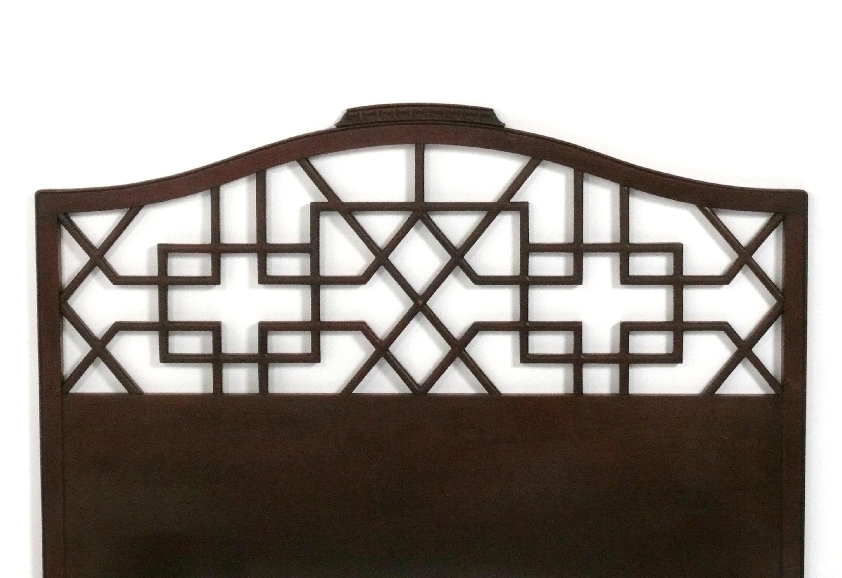 Chinoiserie Fretwork Twin Beds In Good Condition In Atlanta, GA