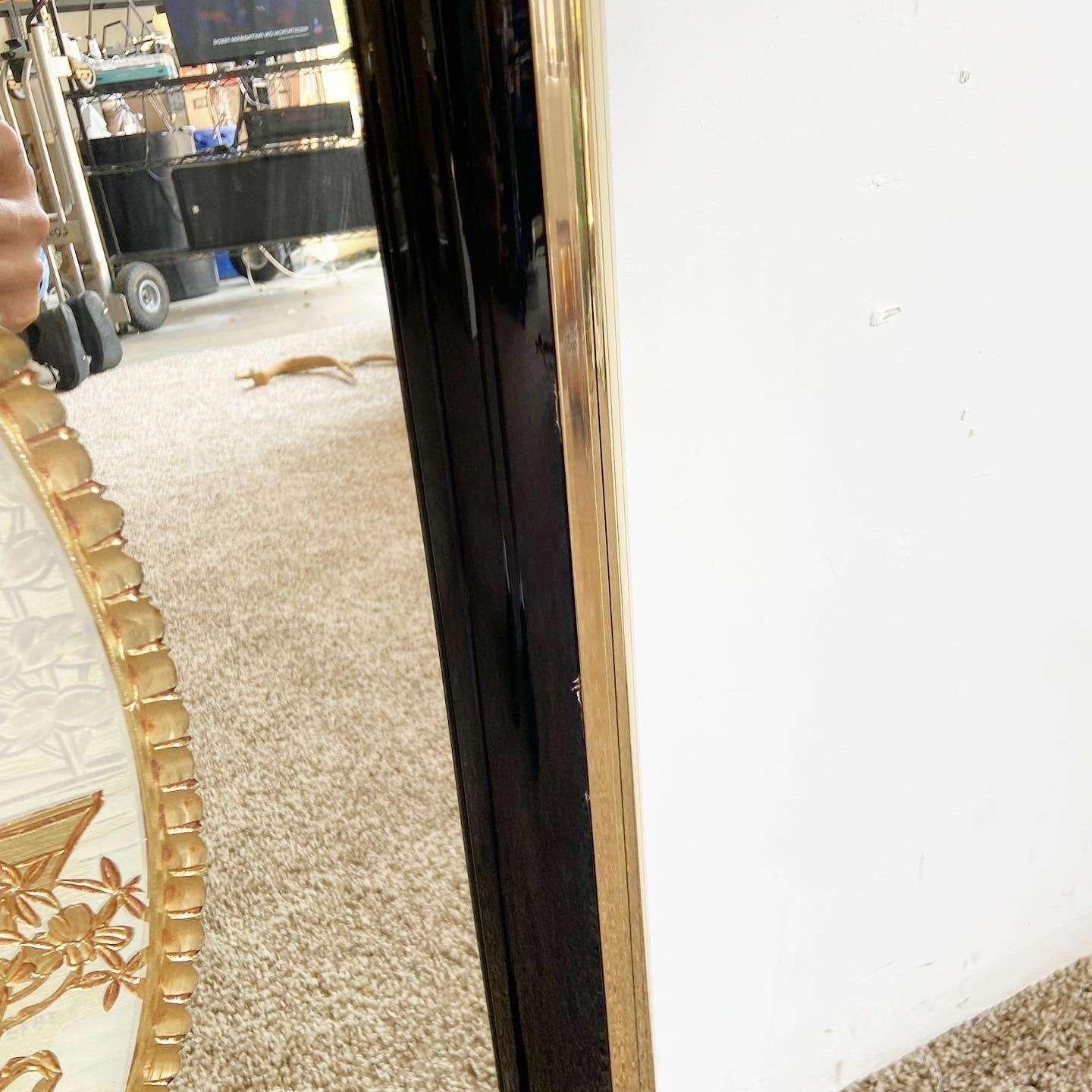 Fin du 20e siècle Miroir mural chinoiseries doré à la sculpture et à l'églomisé - Bateau en marbre en vente