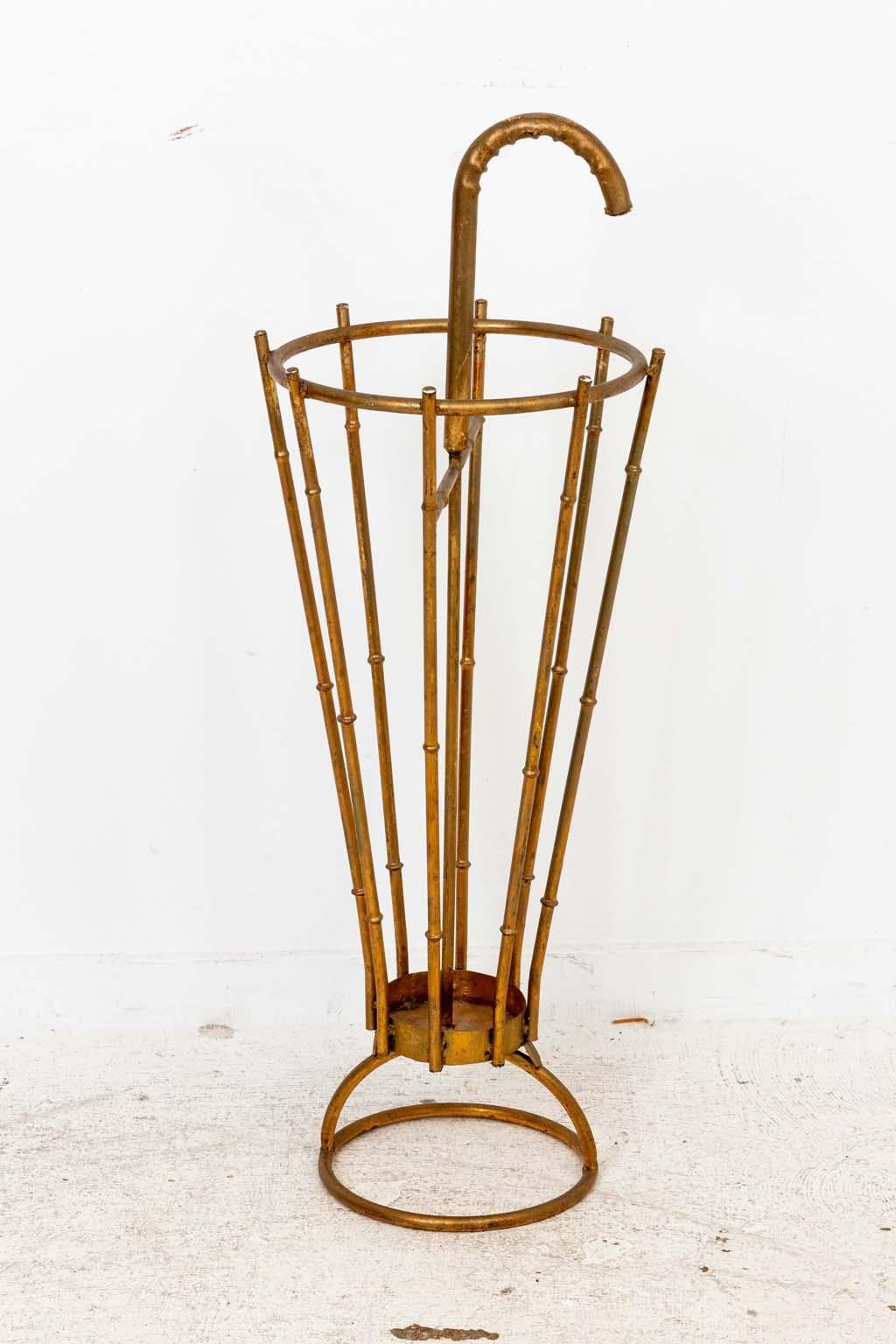 Dorato Portaombrelli in finto bambù in metallo dorato Chinoiserie in vendita