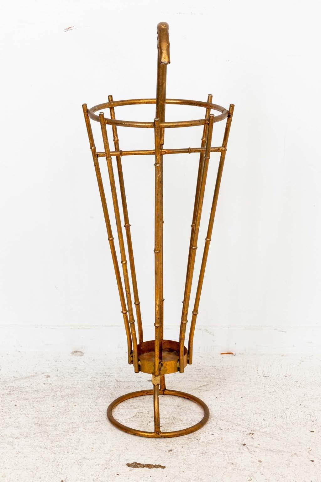 Portaombrelli in finto bambù in metallo dorato Chinoiserie in vendita 1