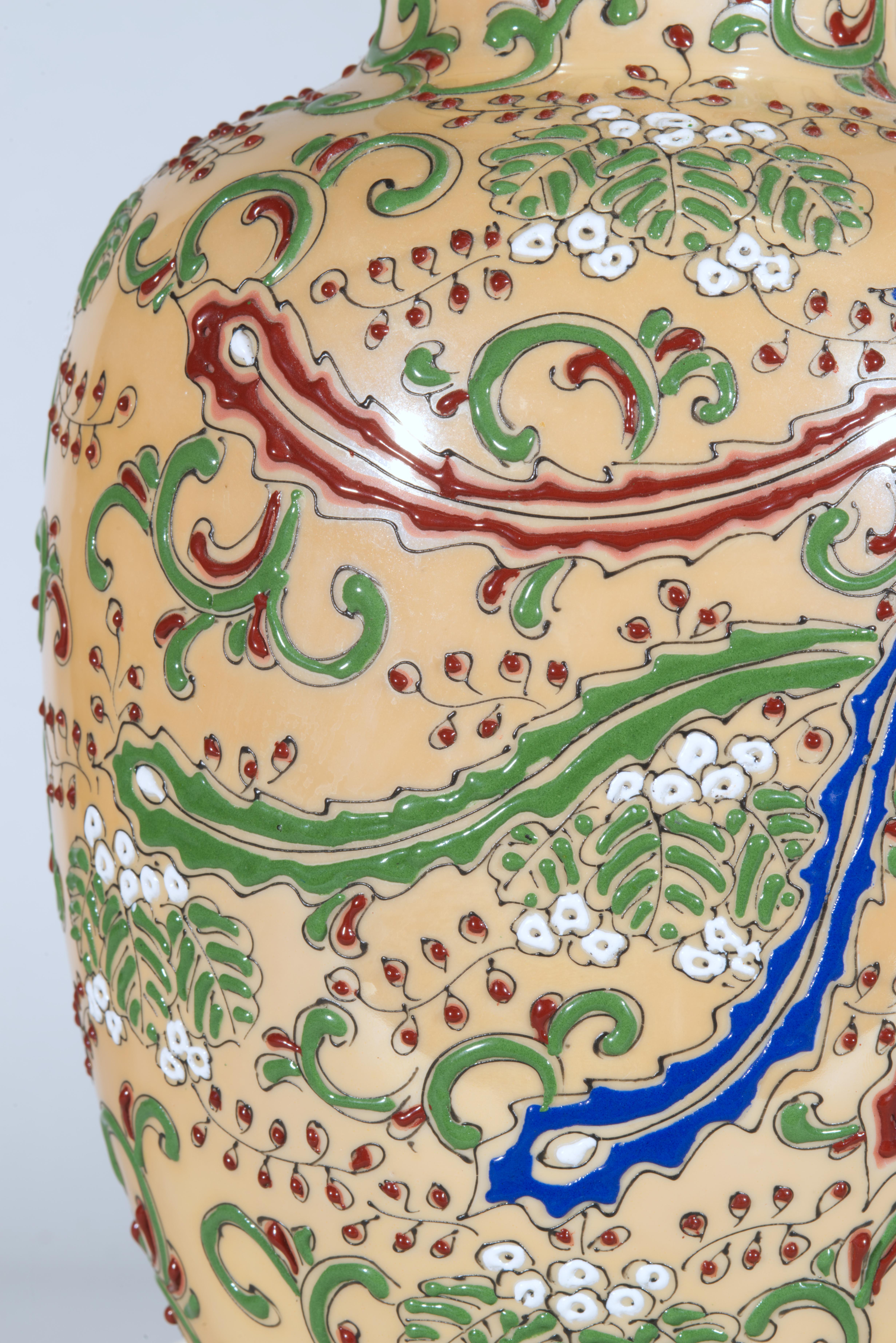Chinoiserie Ginger Jar Urn Table Lamp Enameled Birds Scrolls Japan 1960s In Good Condition For Sale In Clifton Springs, NY