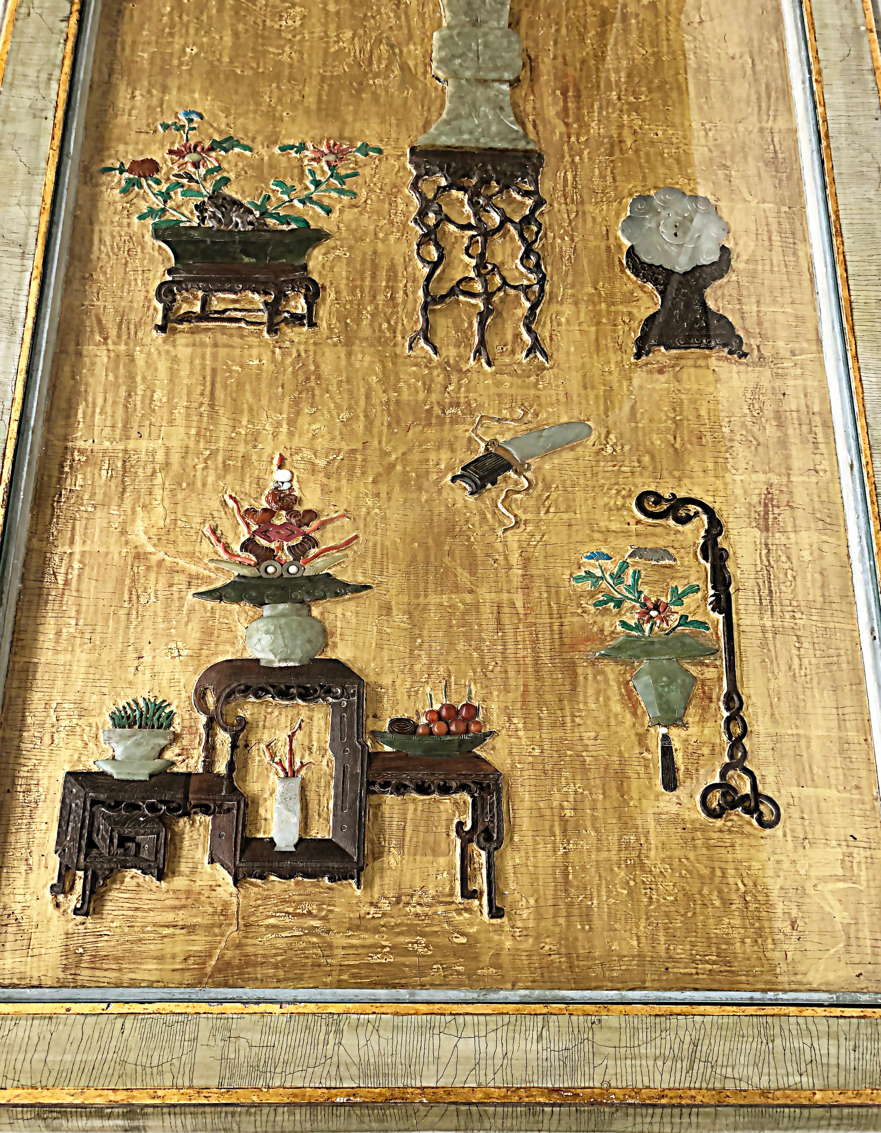 Stéatite Table basse chinoiseries décorée de feuilles d'or et de pierres dures à partir d'un écran
