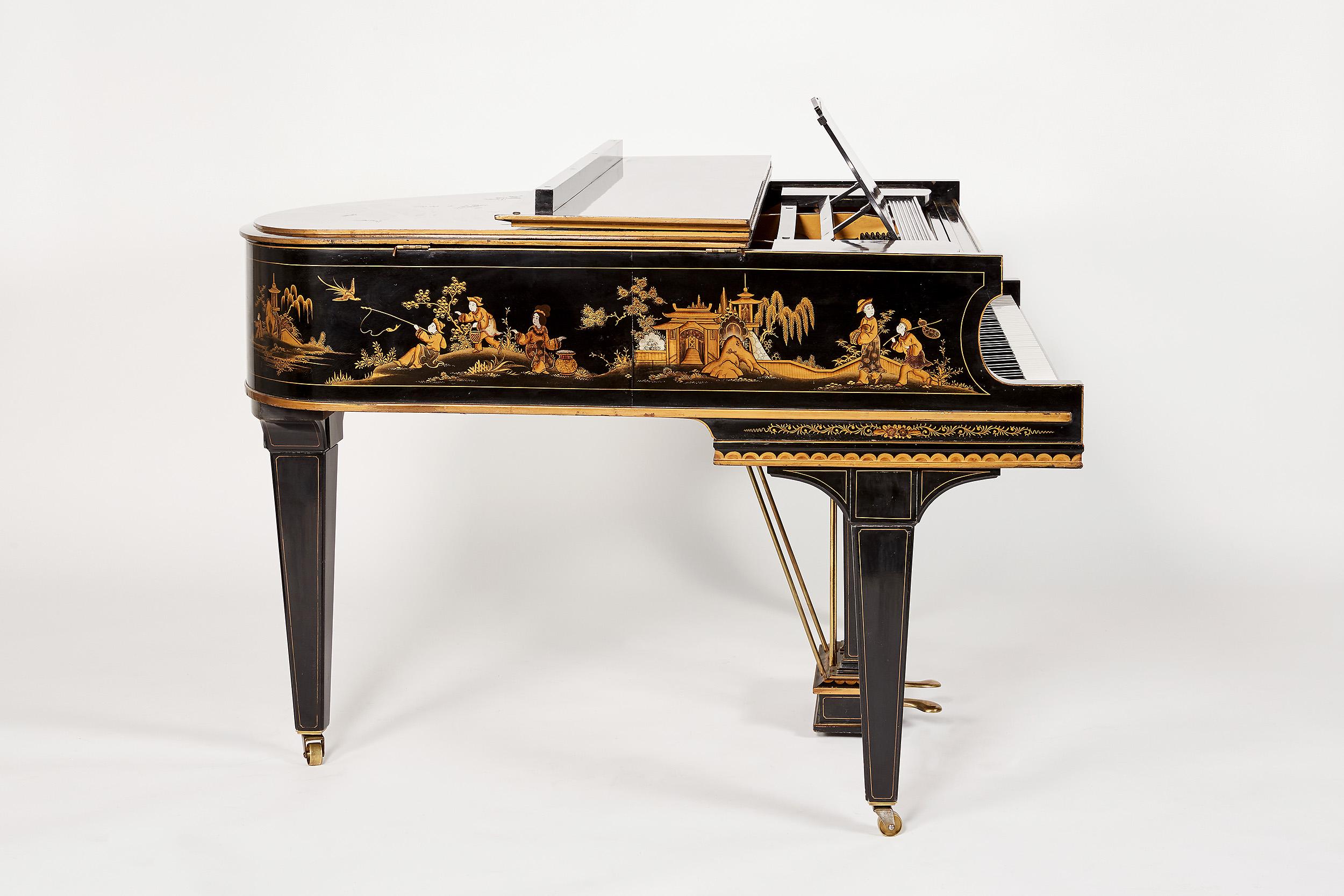 Legno Pianoforte a coda Chinoiserie di Rogers and Sons Londra in vendita