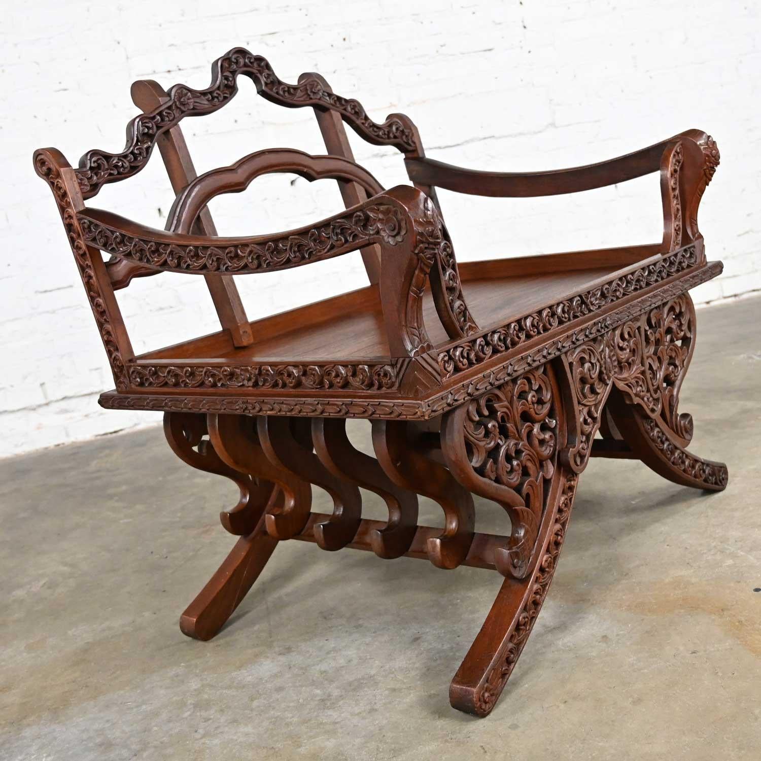 Chinoiseries Chaise de selle éléphant Howdah en bois de rose sculptée à la main, Bangkok, Thaïlande en vente