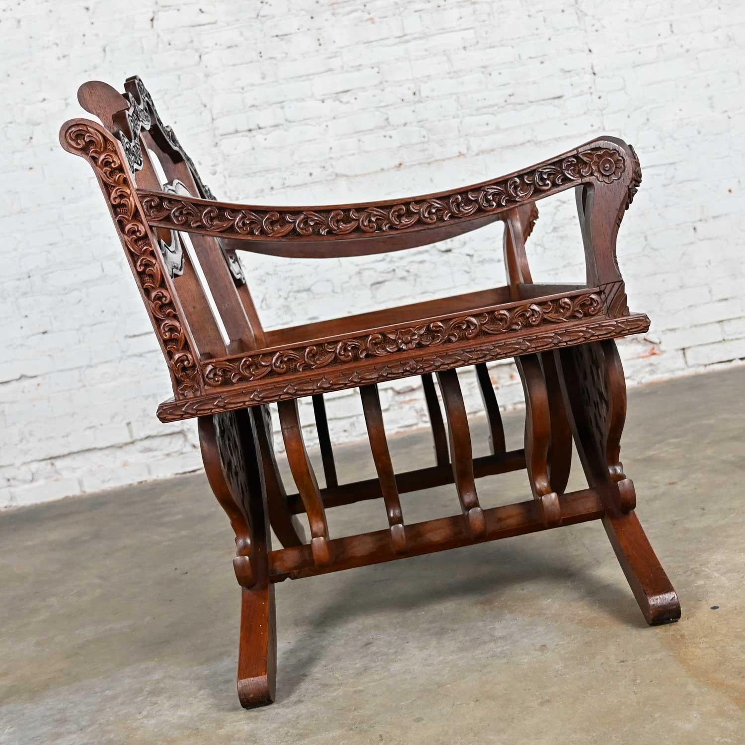 Thaïlandais Chaise de selle éléphant Howdah en bois de rose sculptée à la main, Bangkok, Thaïlande en vente