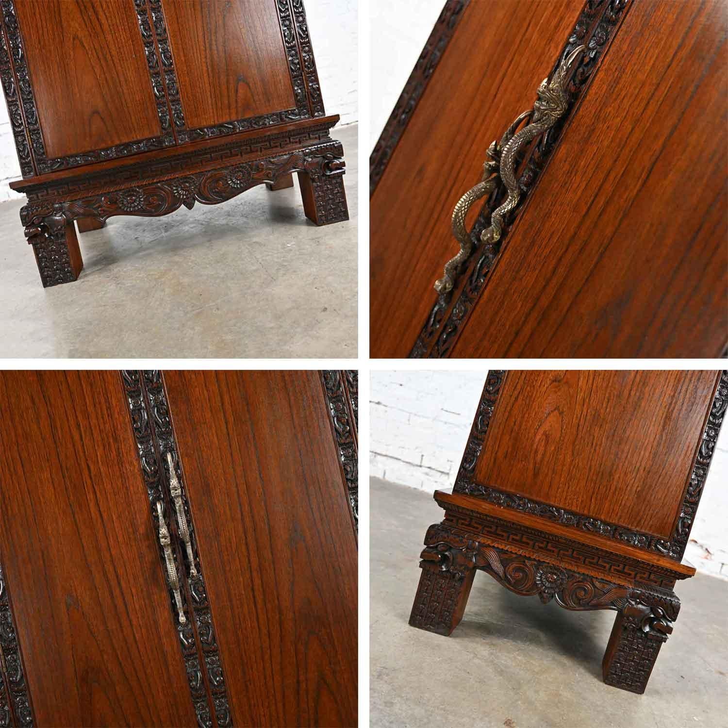 Chinoiserie Hand Carved Rosewood Trapezoid Armoire Cabinet from Bangkok Thailand For Sale 10