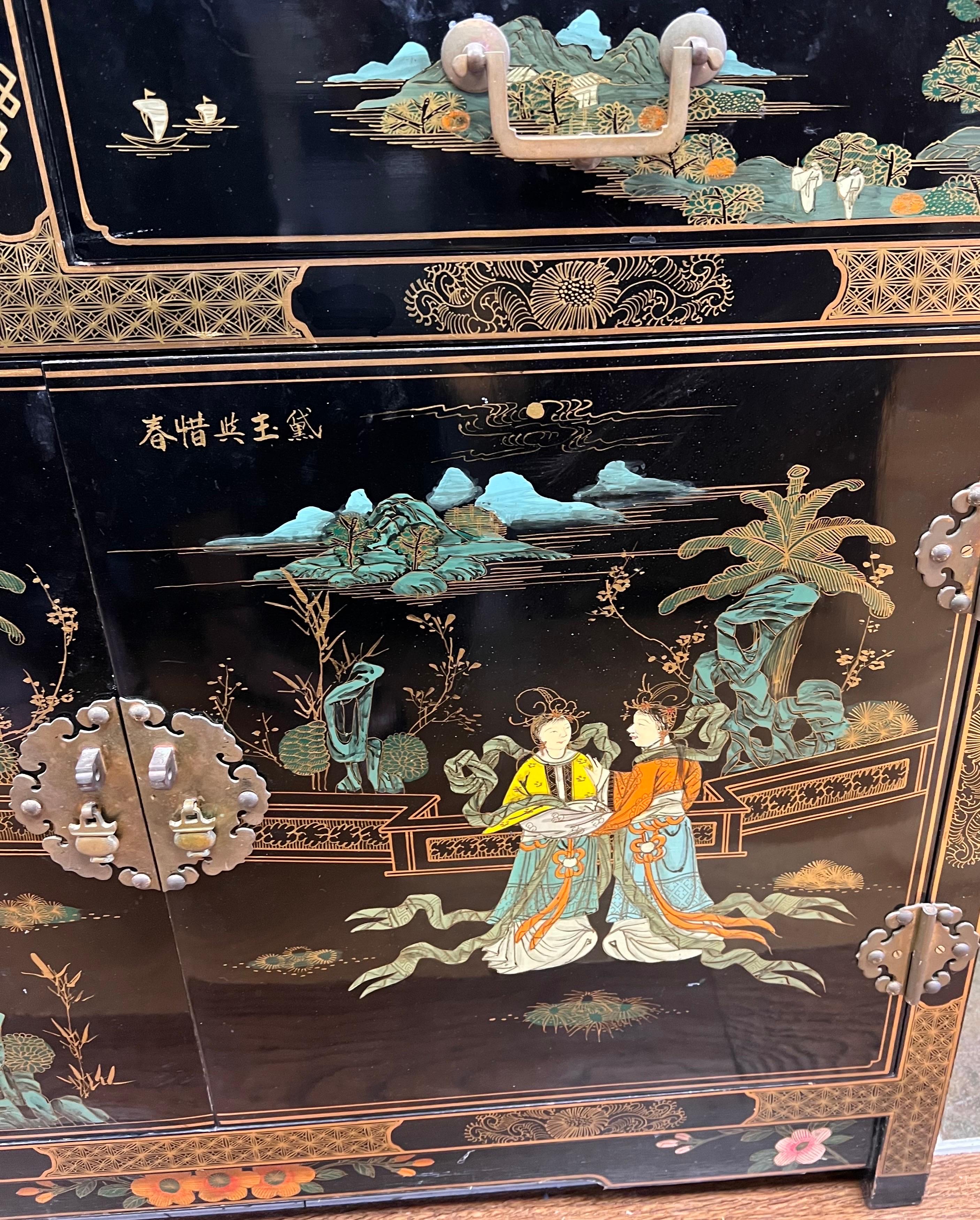 Chinoiserie Hand Painted Black Lacquer and Gilt China Display Cabinet Breakfront 7