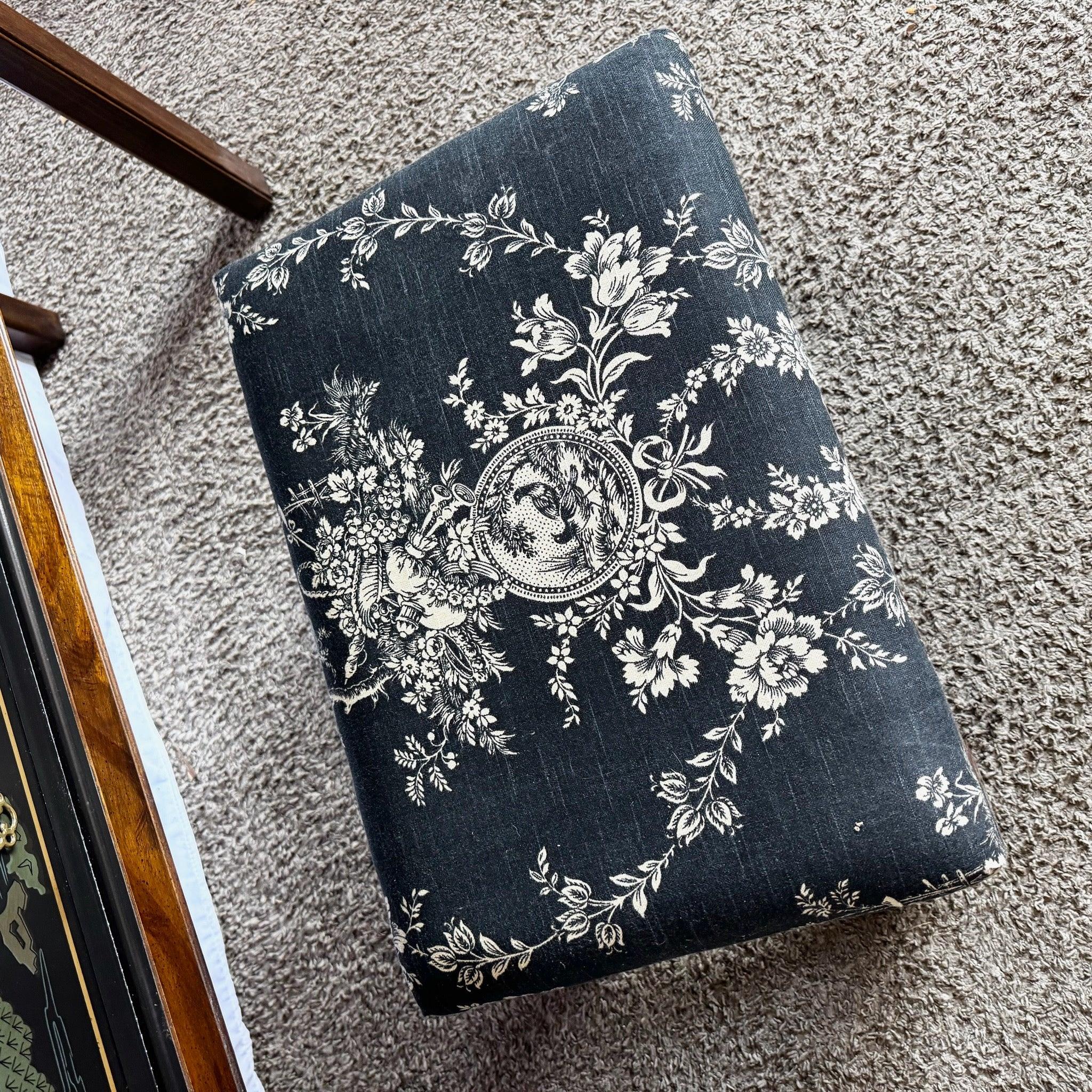 Chinoiserie Hand Painted Console Table/Desk With Low Stool by Drexel In Good Condition For Sale In Delray Beach, FL