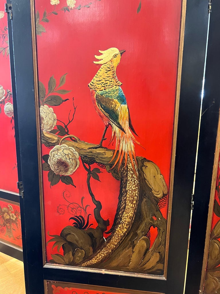 Paravent chinois en quatre parties peint à la main représentant des oiseaux  et des fleurs sur 1stDibs