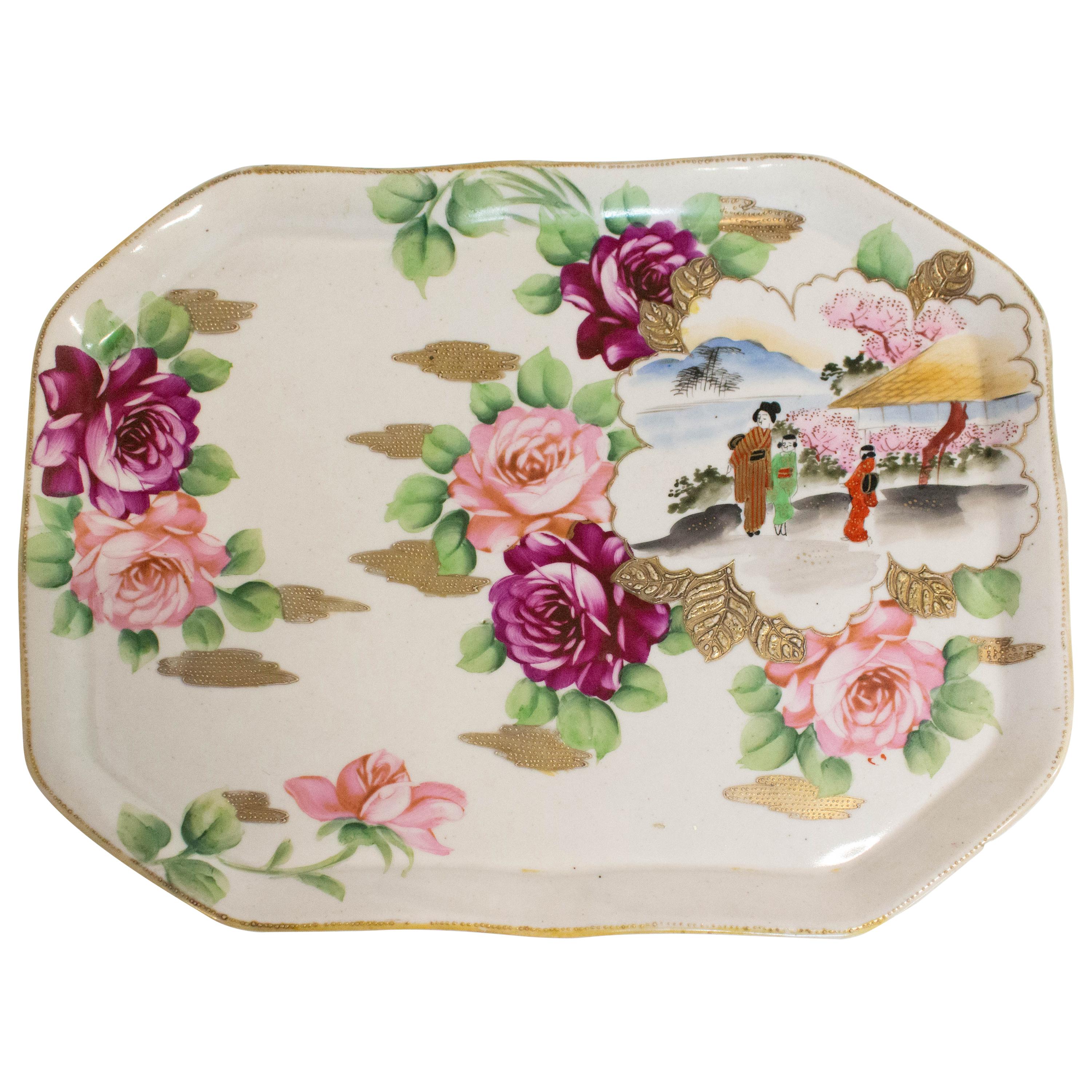 Chinese plate or tray, hand painted porcelain, circa 1880
with golden details
In good condition

For shipping: 2 x 26.5 x 35 cm 1kg.

