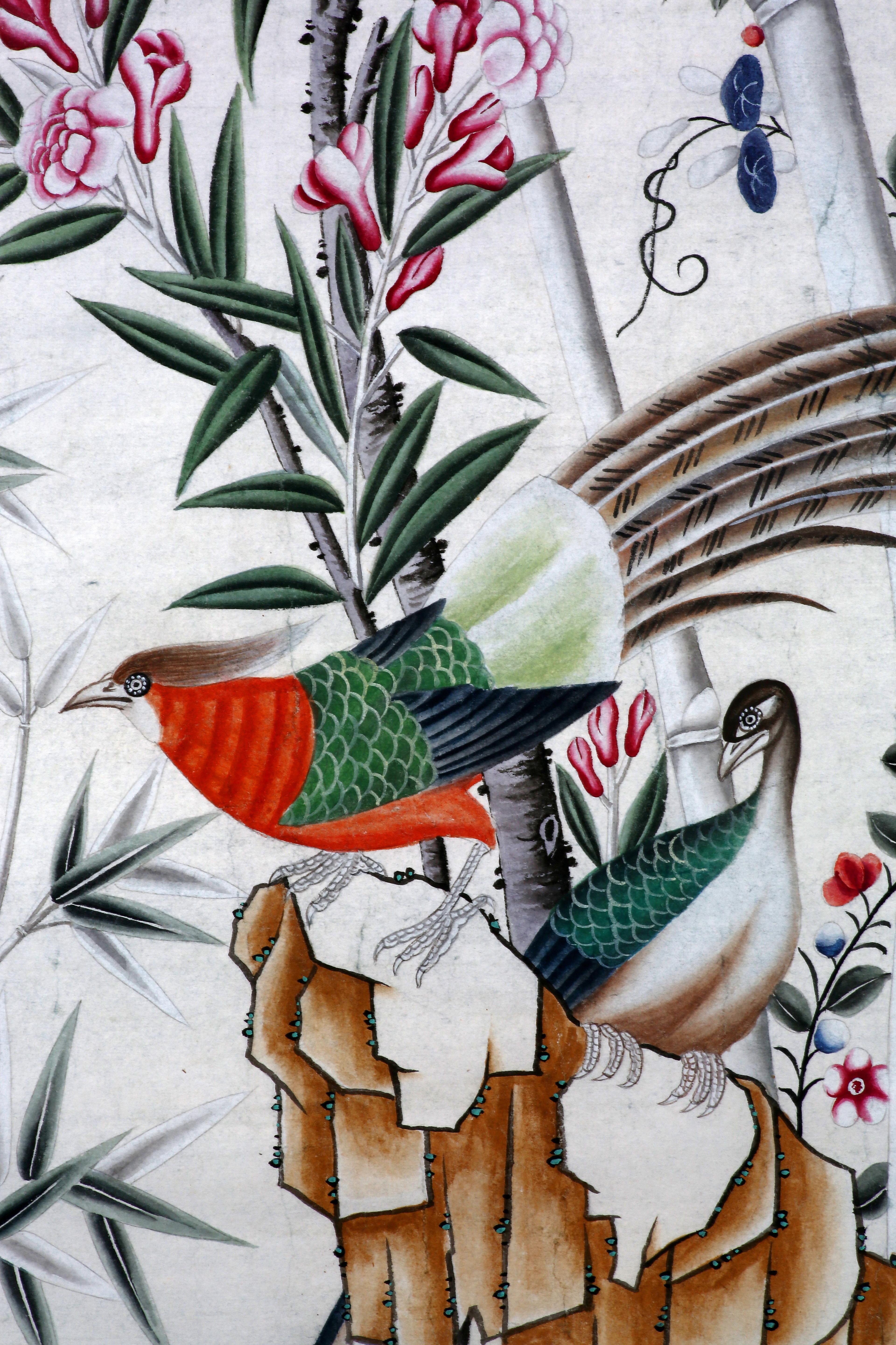Carta da parati dipinta a mano Chinoiserie con uccelli in un giardino in vendita 4