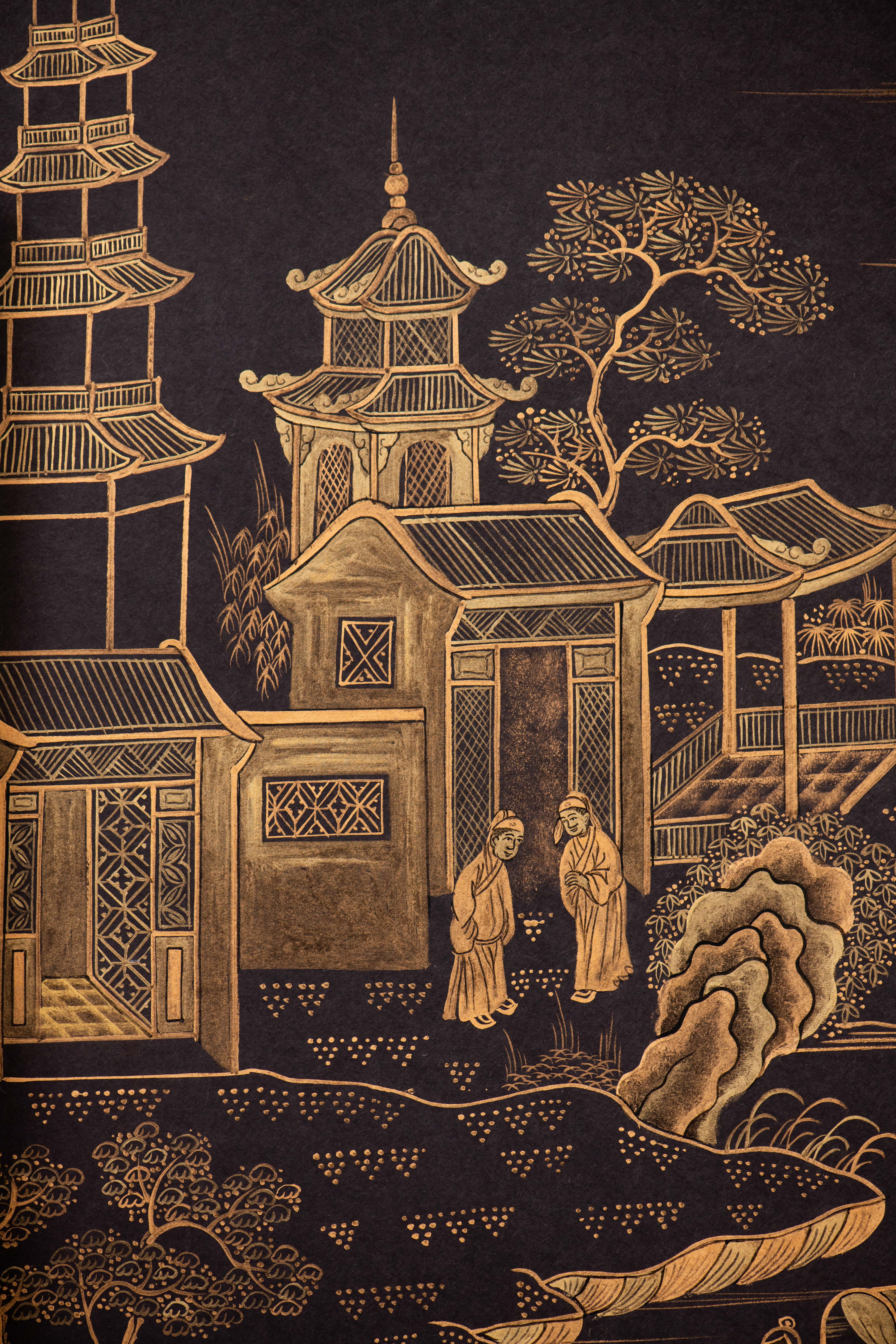 Peint à la main Panneaux de papier peints chinoiseries peints à la main représentant des pavillons dorés sur noir en vente