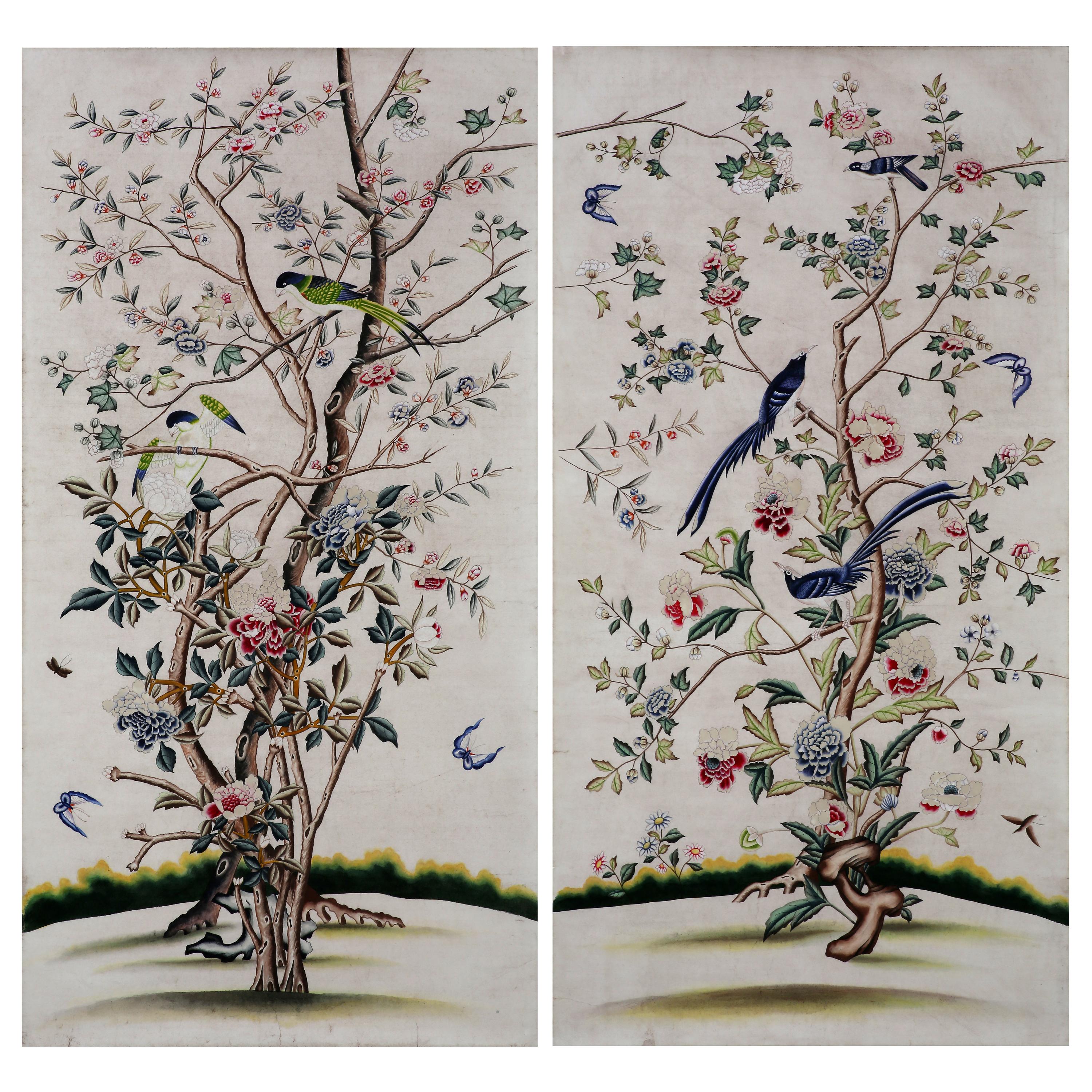Panneaux de papier peint d'exportation peints à la main en chinoiserie avec des arbres:: des fleurs et des oiseaux &