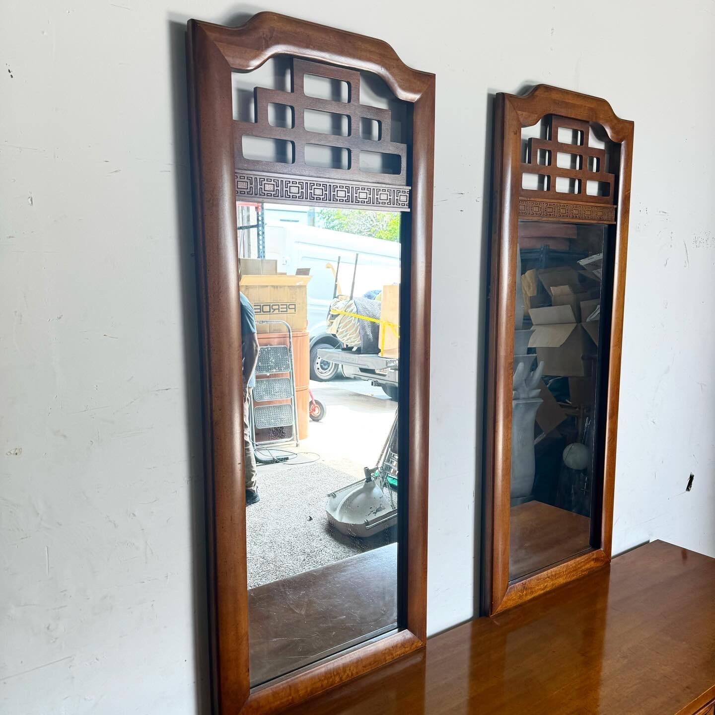 Chinoiserie Henry Link “Mandarin” Dresser With Mirrors by Lexington Furniture In Good Condition For Sale In Delray Beach, FL