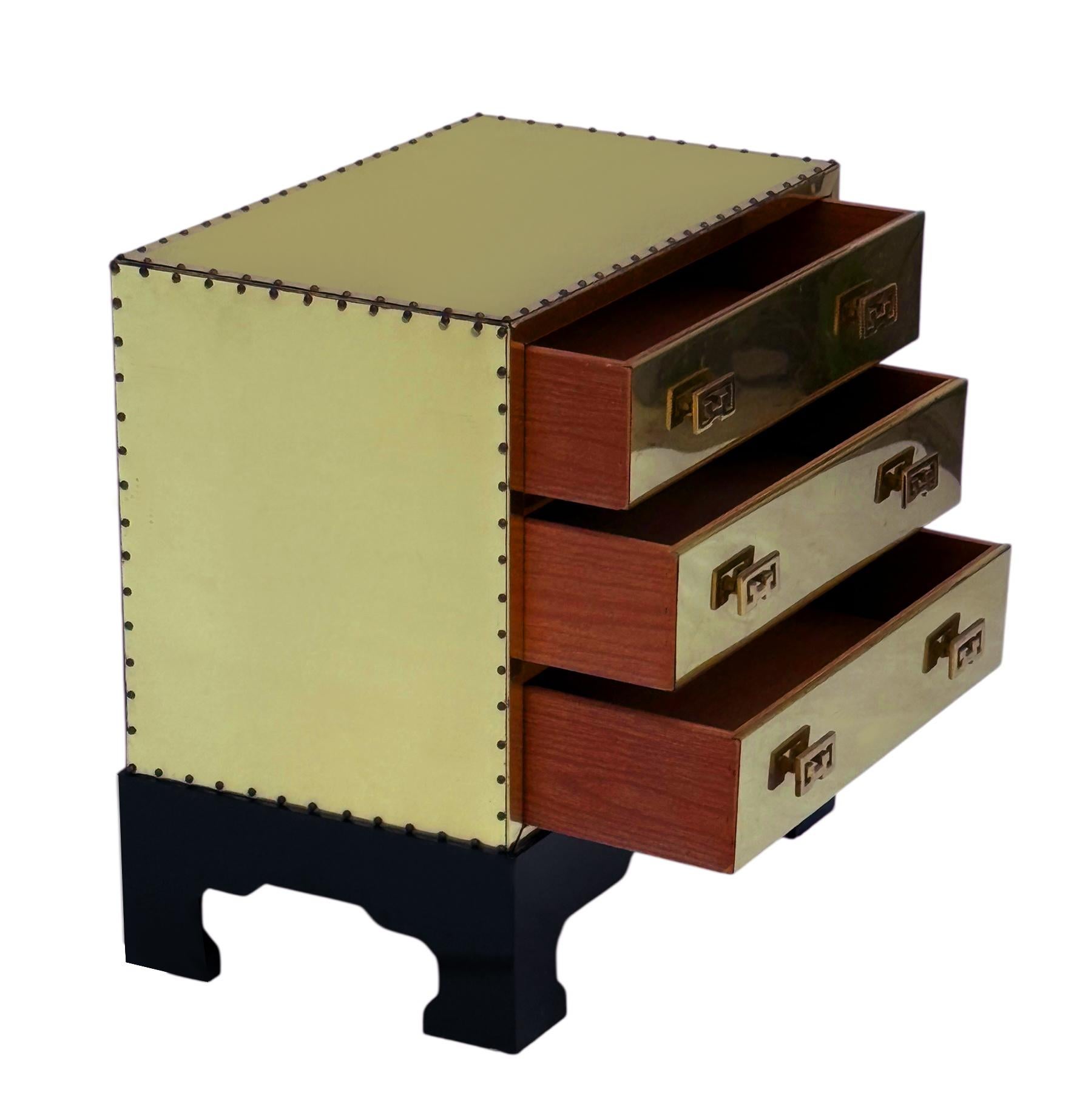 Cassettiera in ottone lucidato Chinoiserie Hollywood Regency o mobile piccolo in vendita 1