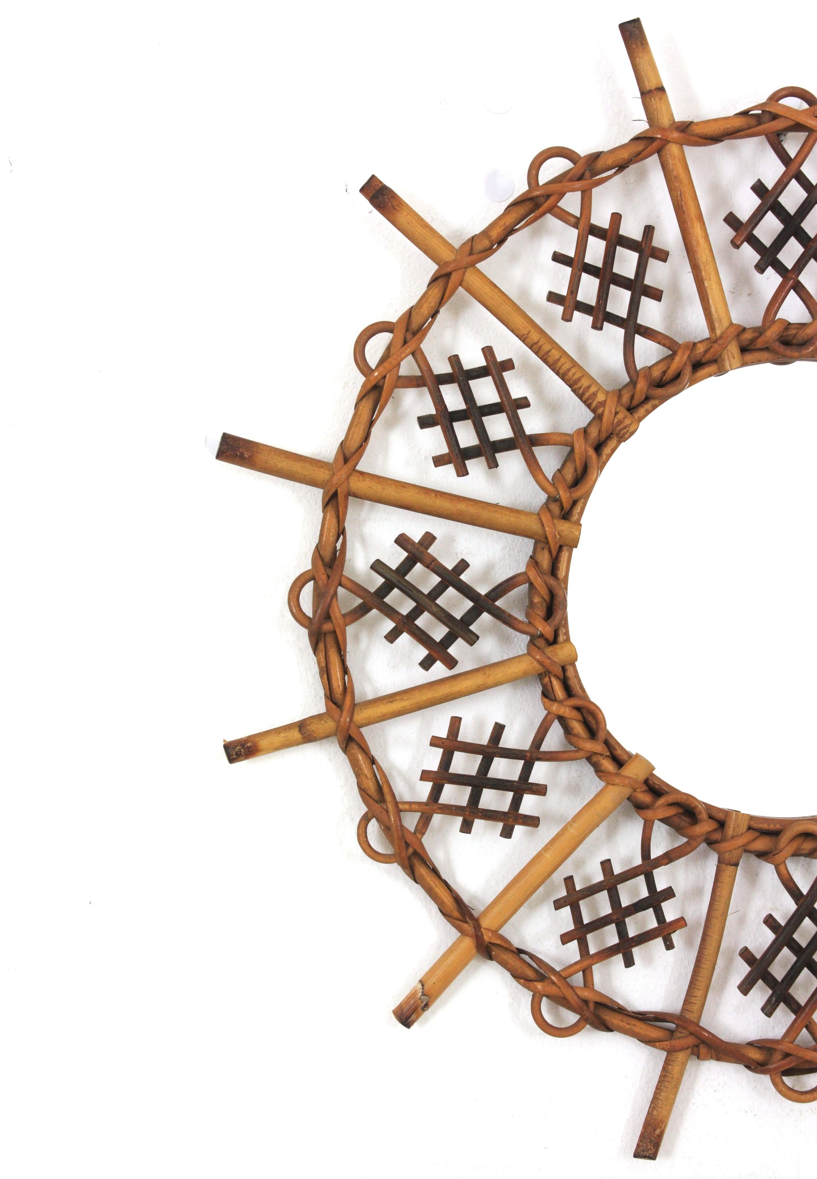 Chinoiserie Inspired Sunburst Mirror in Rattan In Good Condition For Sale In Barcelona, ES