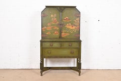 Bibliothèque ou meuble de bar peint à la main et laqué en vert à la manière de Jacobean, années 1920