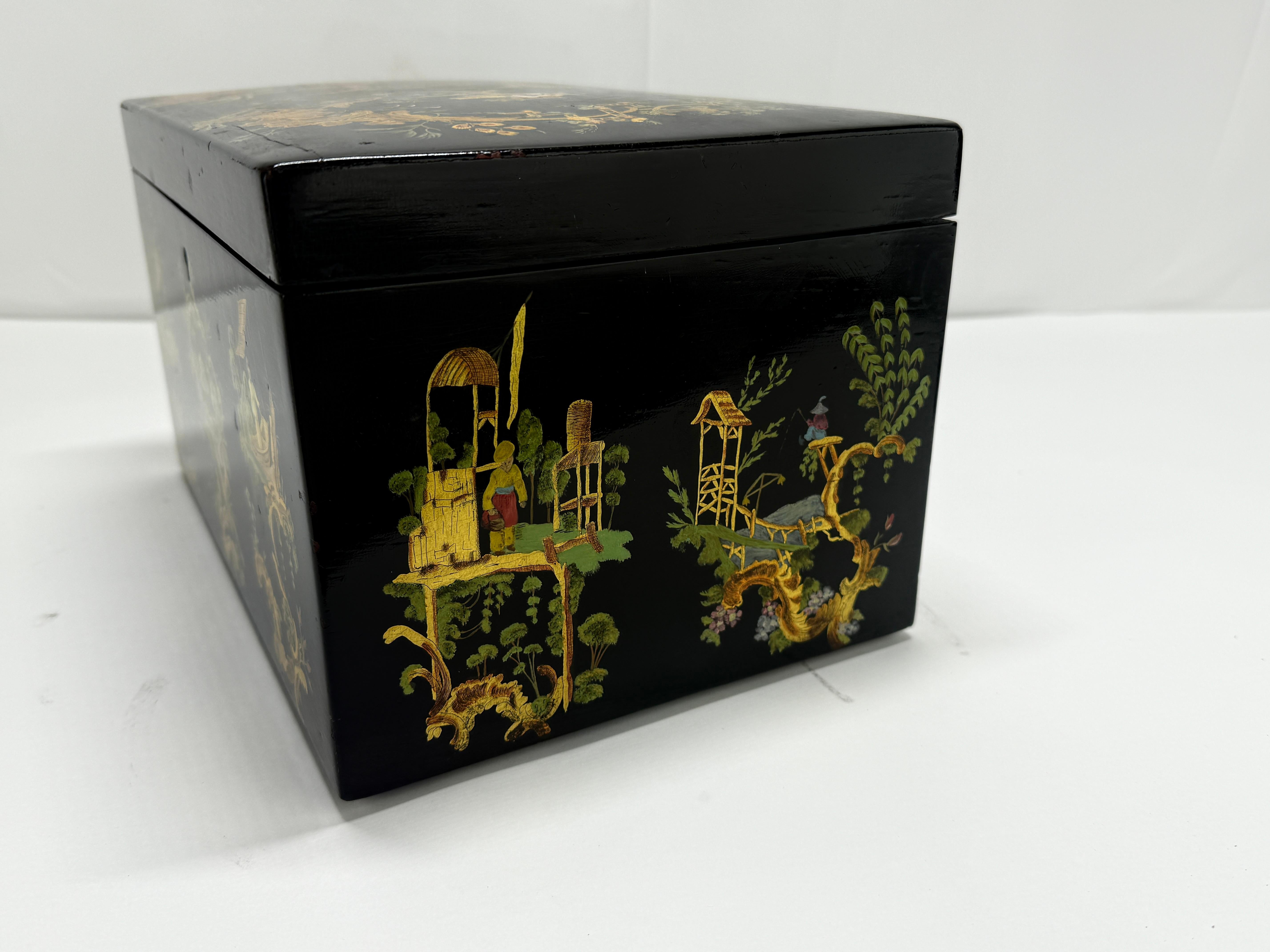 Inglese Scatola Humidor con scamosciatura Chinoiserie Inghilterra, inizio-metà del XX secolo in vendita