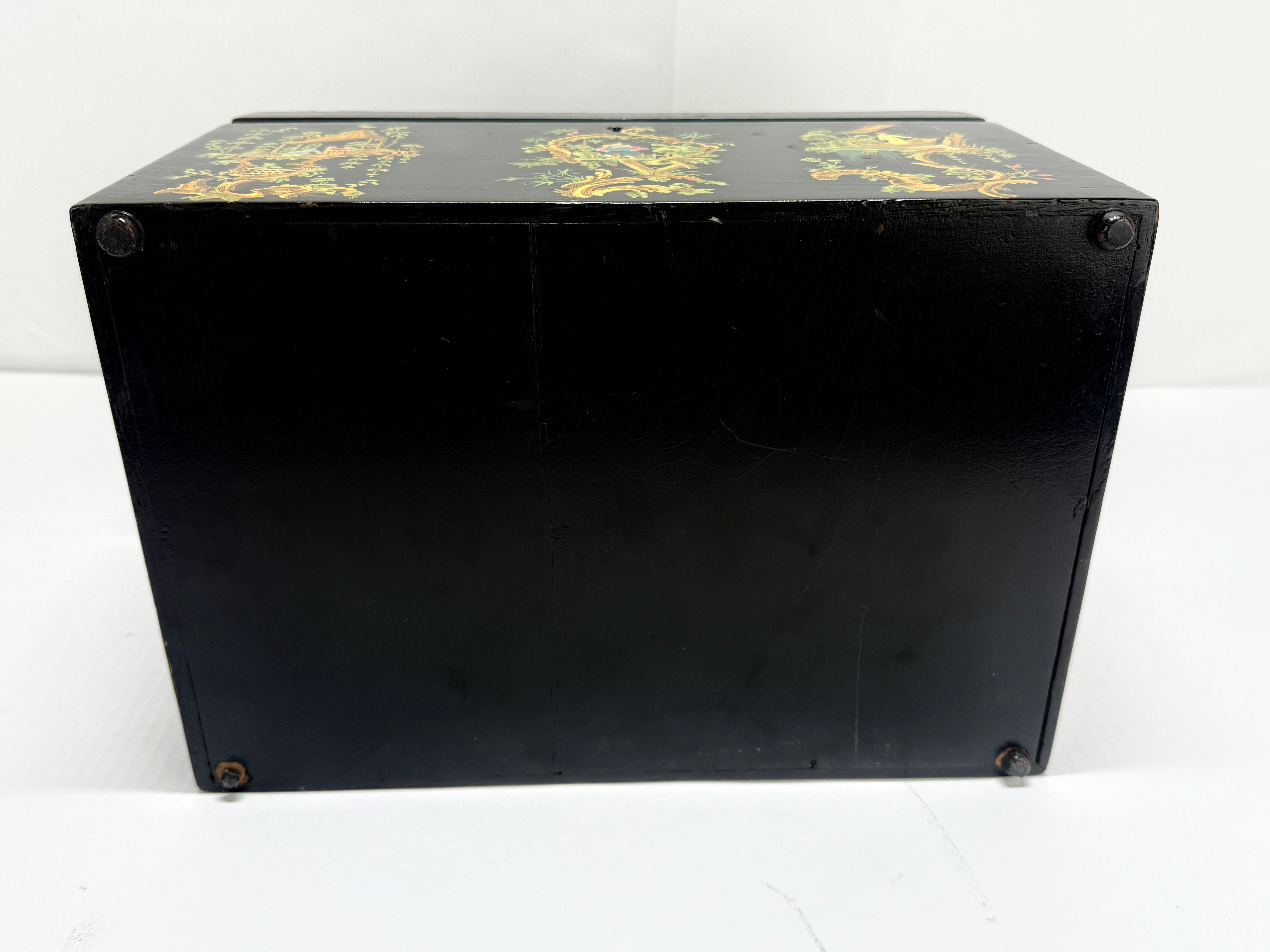 Scatola Humidor con scamosciatura Chinoiserie Inghilterra, inizio-metà del XX secolo in vendita 1