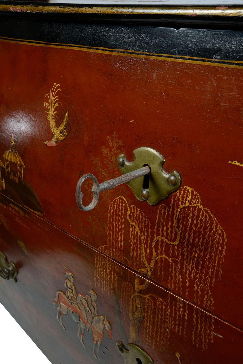 Chinoiserie lacquer commode, 18th Century Venetian style. For Sale 8