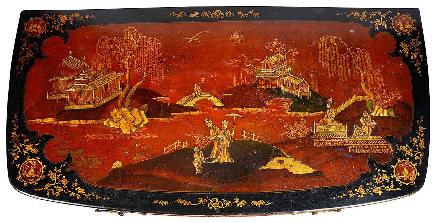 Chinoiserie lacquer commode, 18th Century Venetian style. For Sale 1