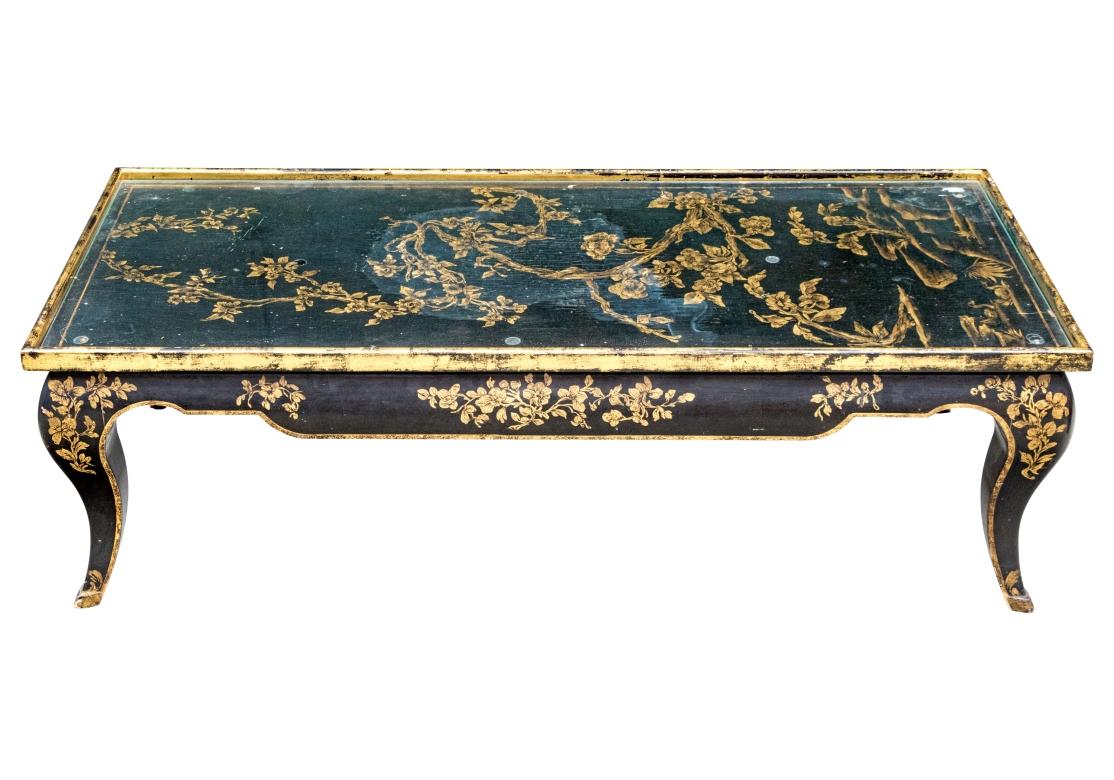 Lackierter und vergoldeter Cocktailtisch im Chinoiserie-Stil im Angebot 1